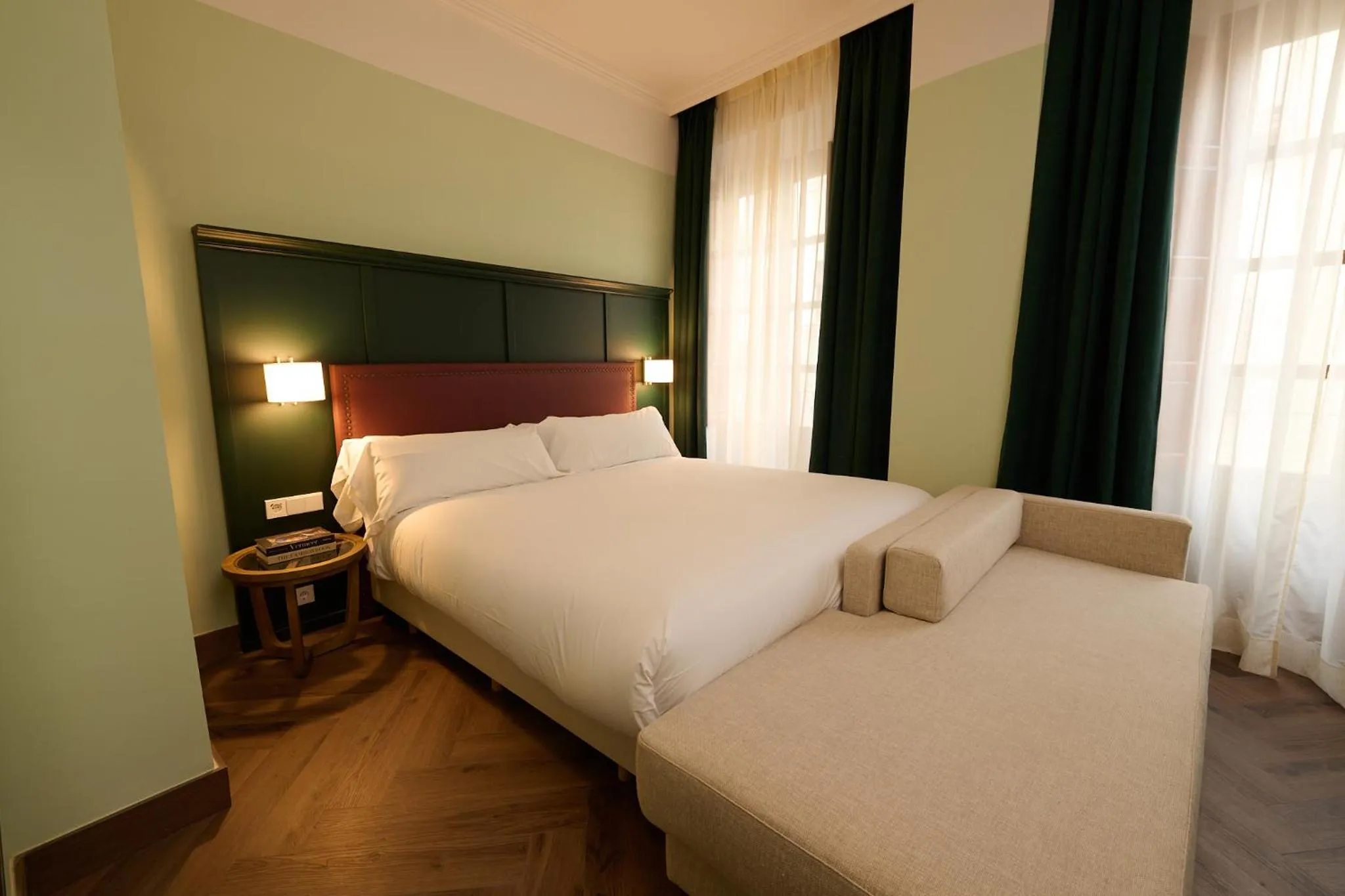 Bed in Honest Granada Hotel