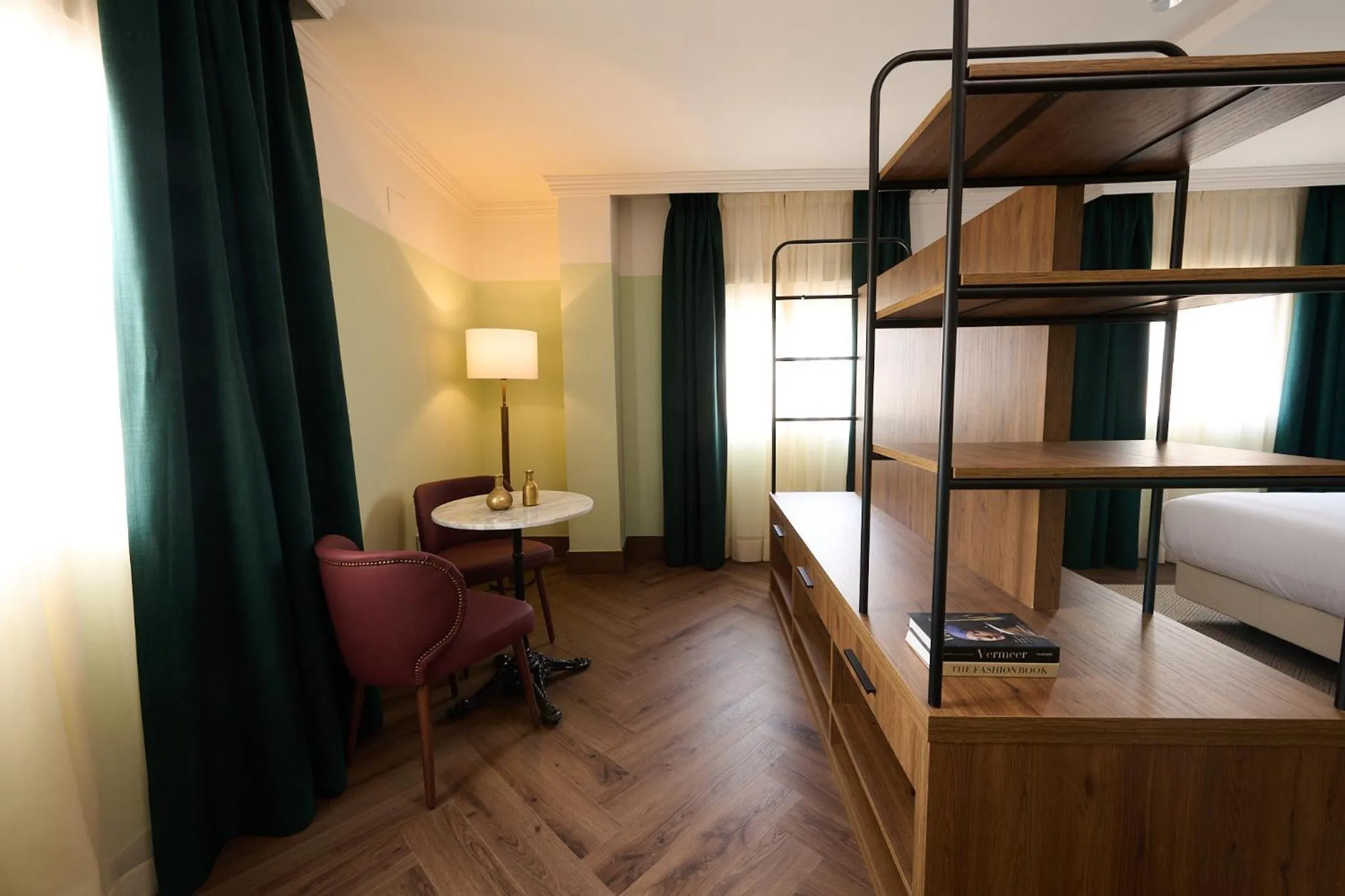 Living room, Bed in Honest Granada Hotel