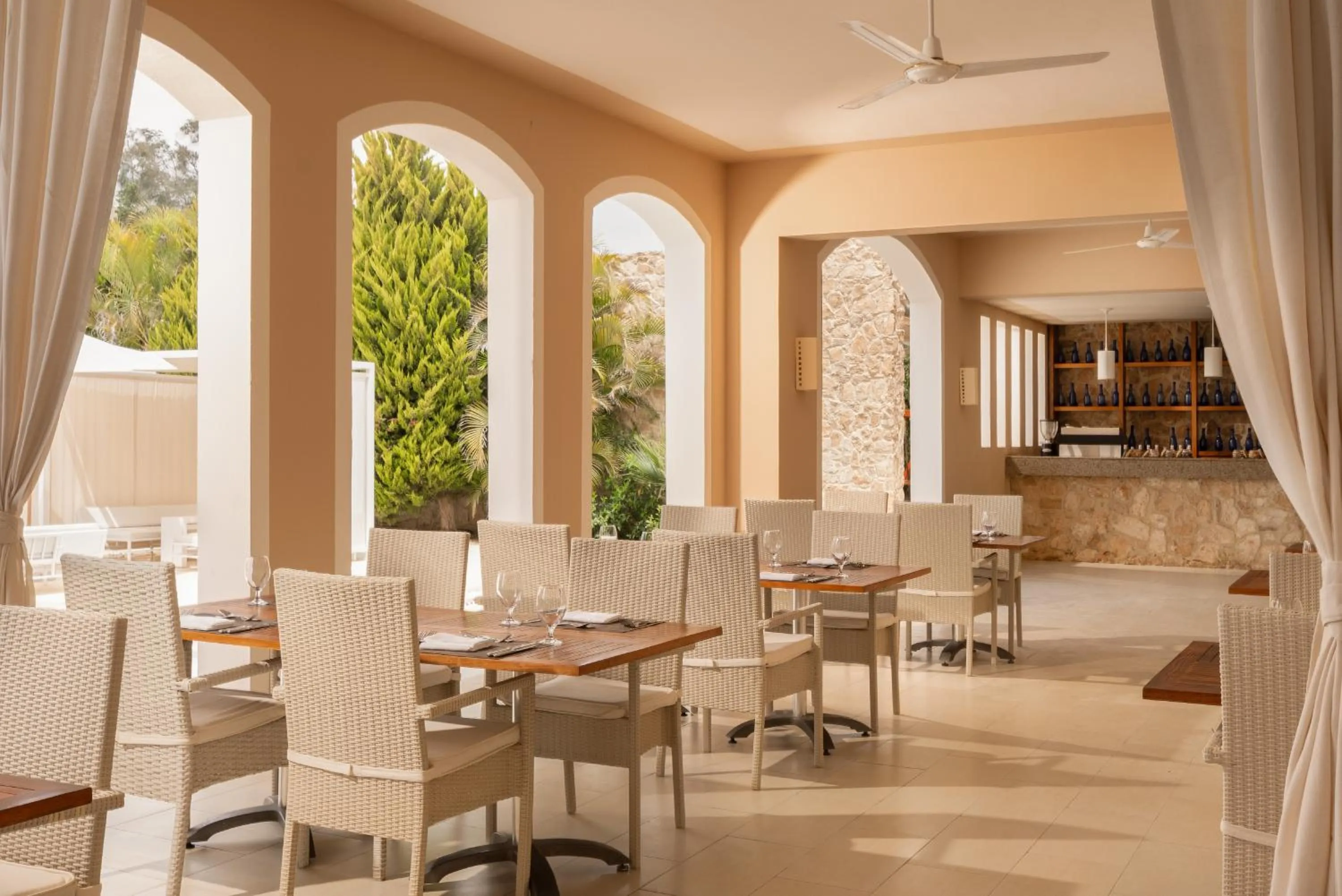 Restaurant/places to eat in JAZ Neo Almazino, Almaza Bay