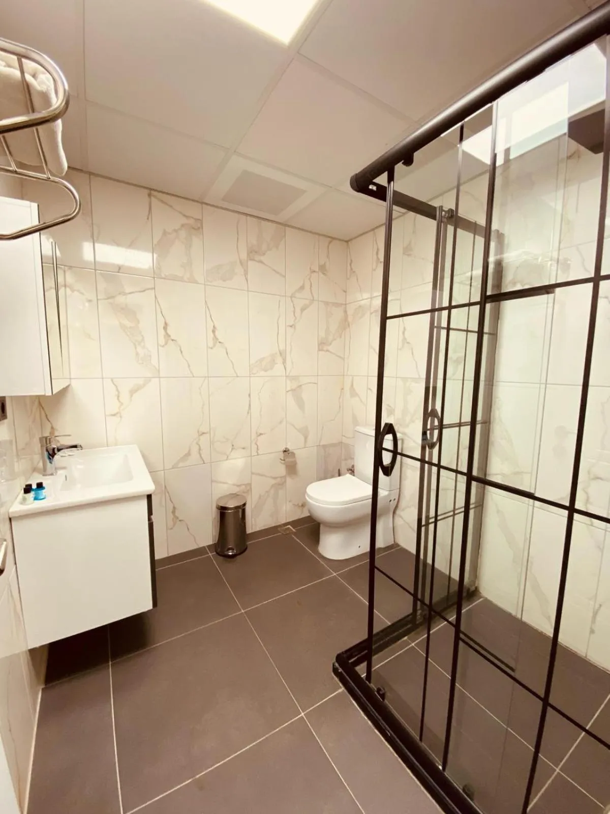 Bathroom in Hodegon Suite Hotel