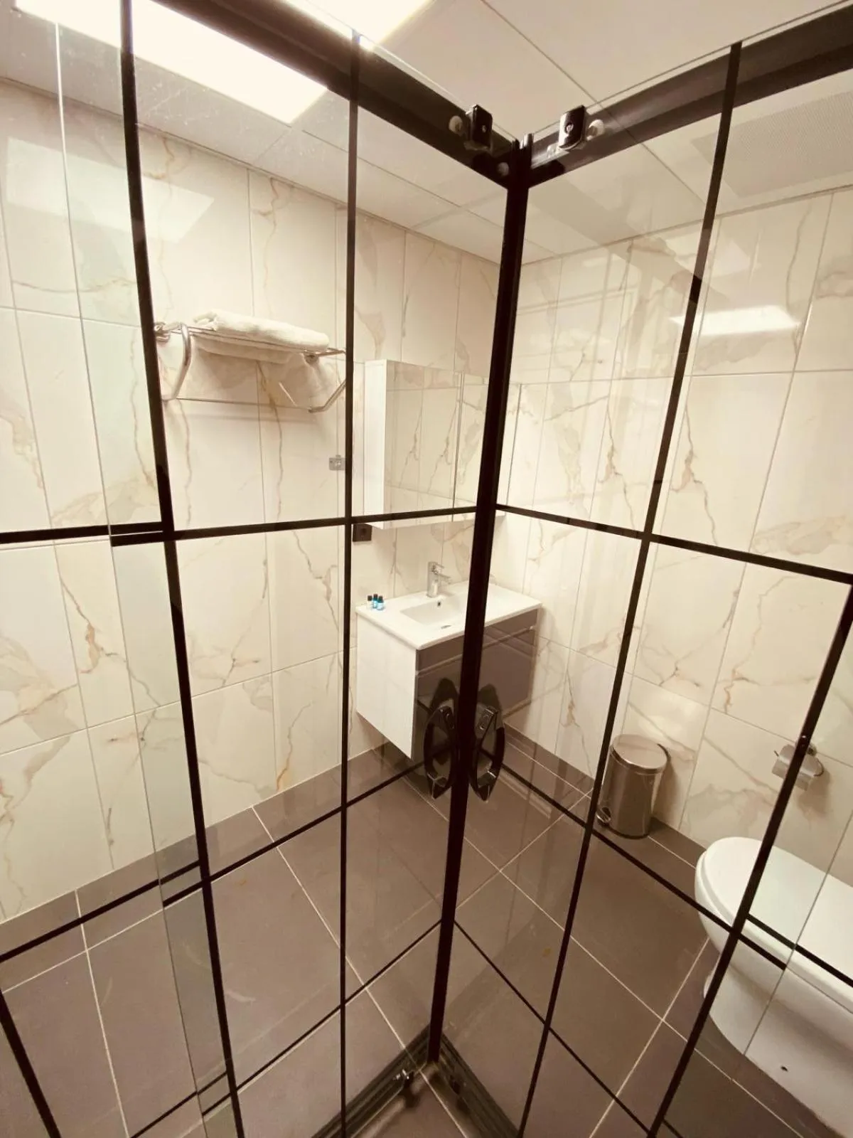 Bathroom in Hodegon Suite Hotel