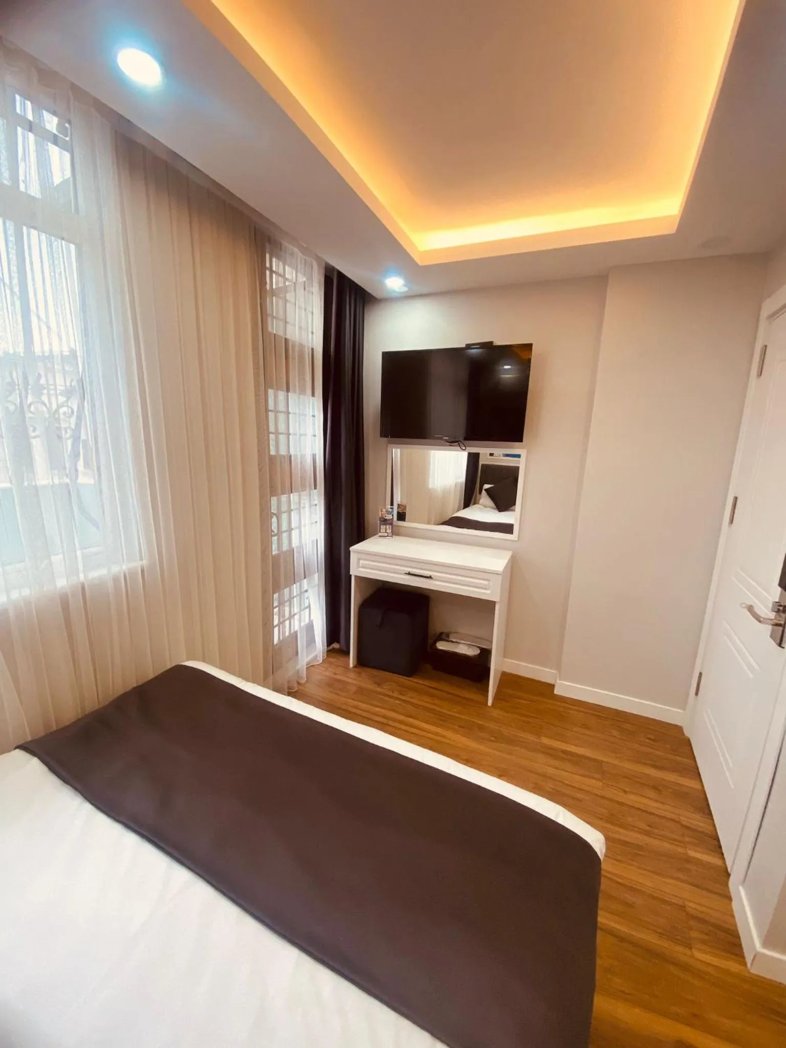 Photo of the whole room, Bed in Hodegon Suite Hotel