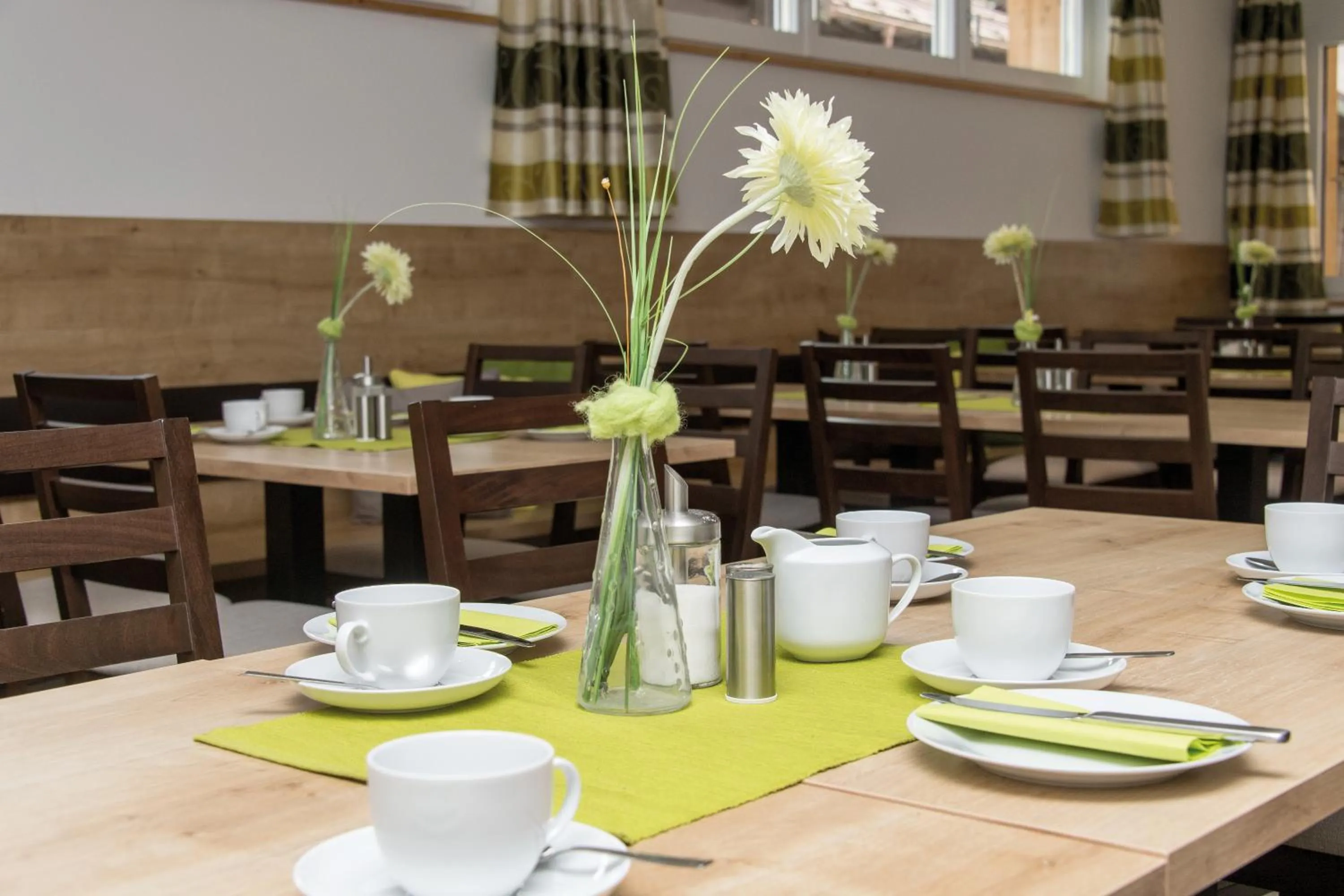 Restaurant/places to eat in Alpine Lodge Klösterle am Arlberg