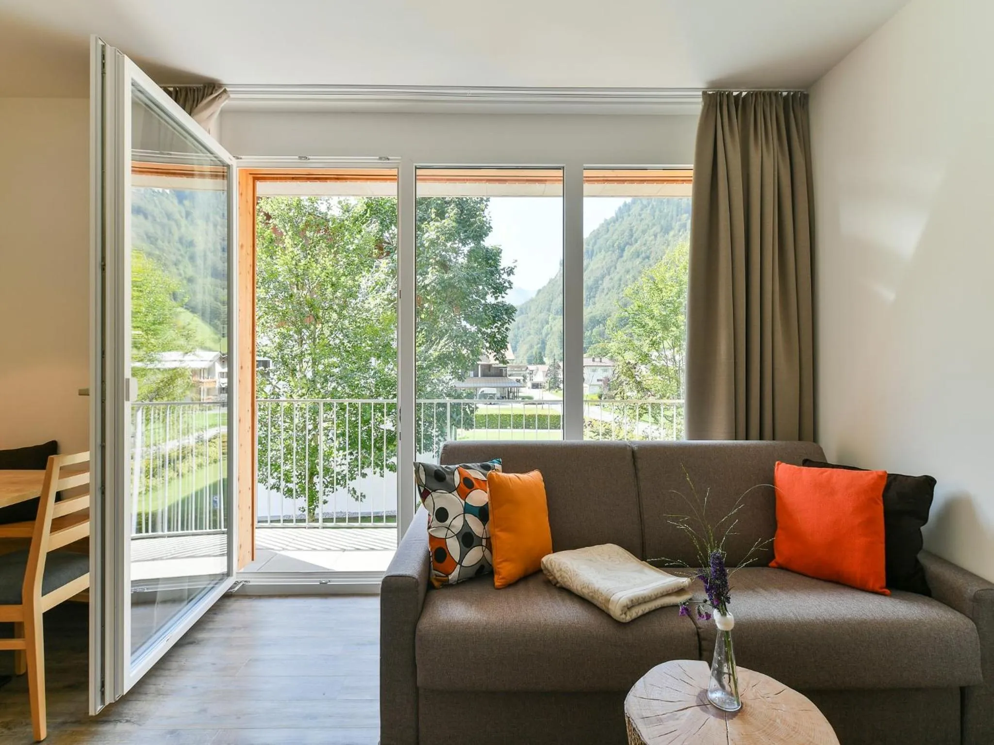 Garden view in Alpine Lodge Klösterle am Arlberg