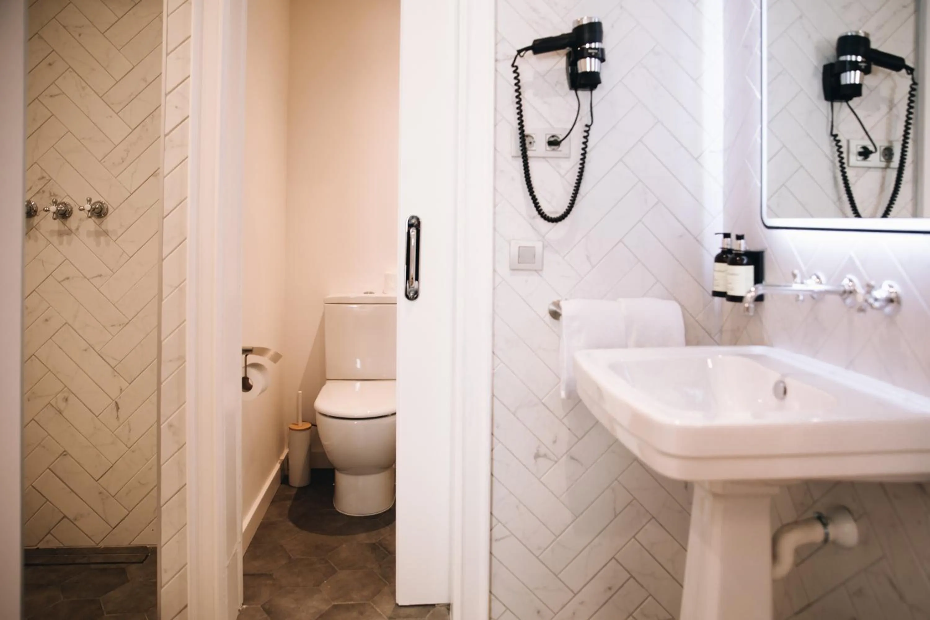 Shower in H La Paloma Boutique