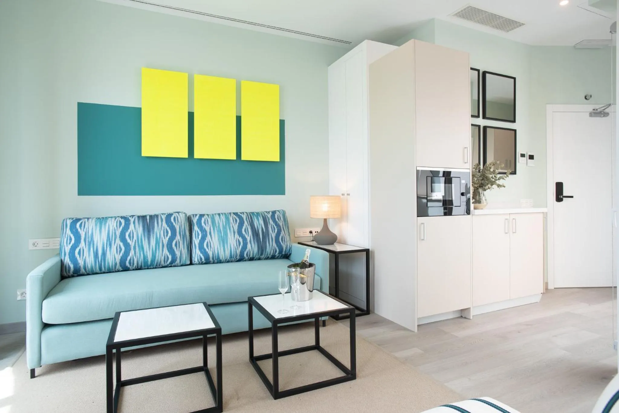 Food and drinks in Sercotel Sevilla Guadalquivir Suites