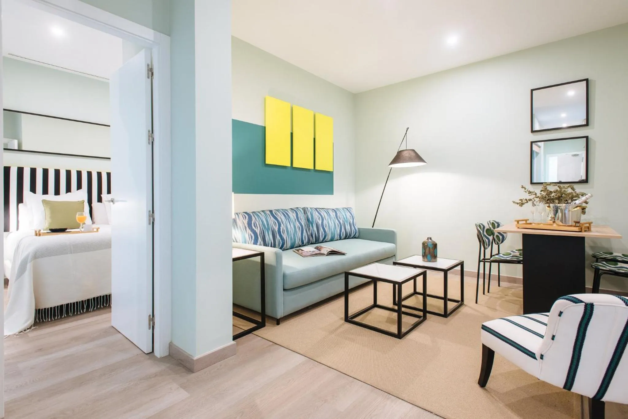 Food and drinks, Bed in Sercotel Sevilla Guadalquivir Suites