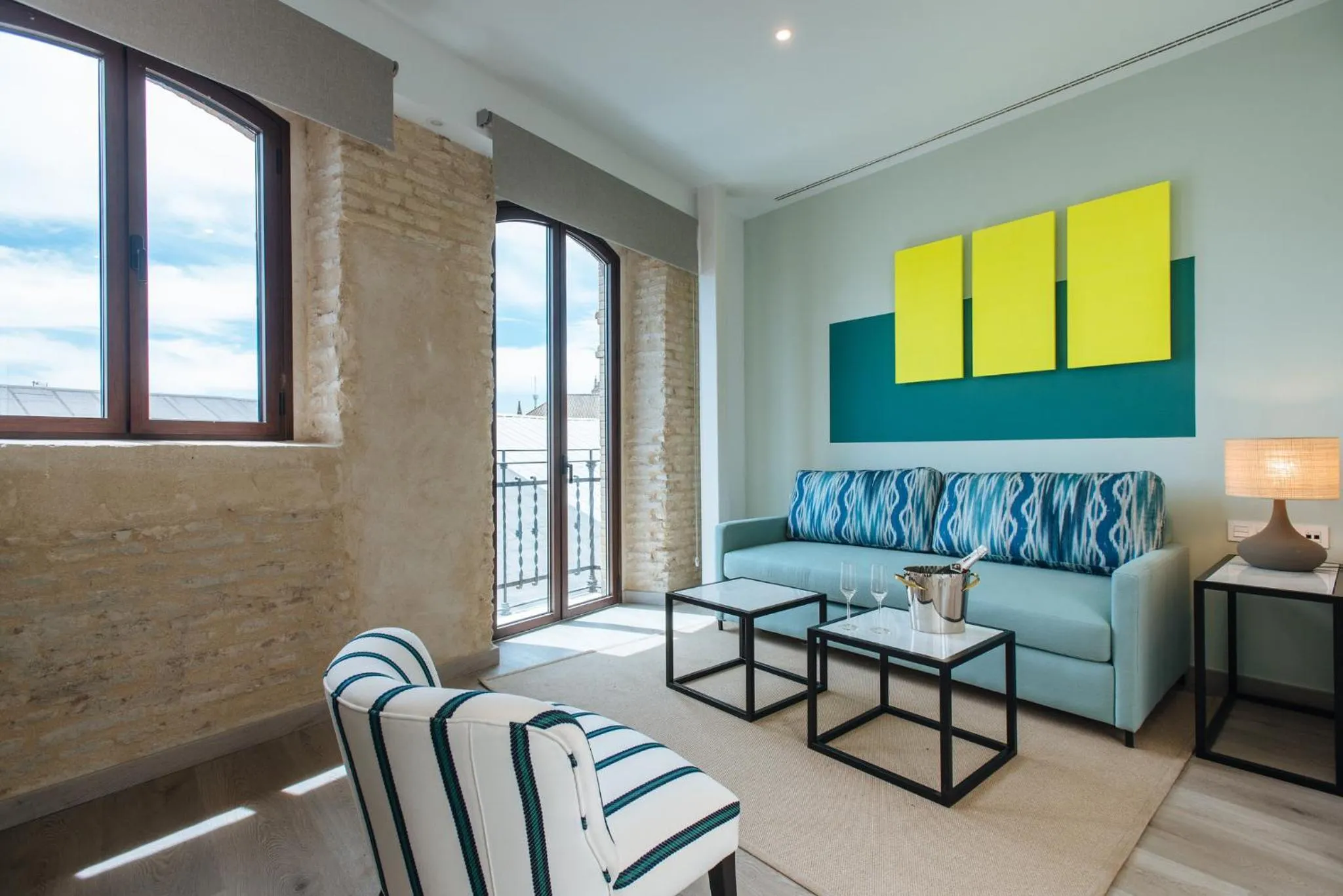 Food and drinks in Sercotel Sevilla Guadalquivir Suites