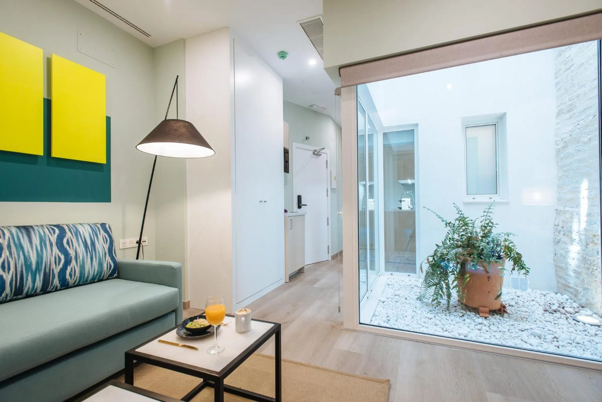 Food and drinks in Sercotel Sevilla Guadalquivir Suites