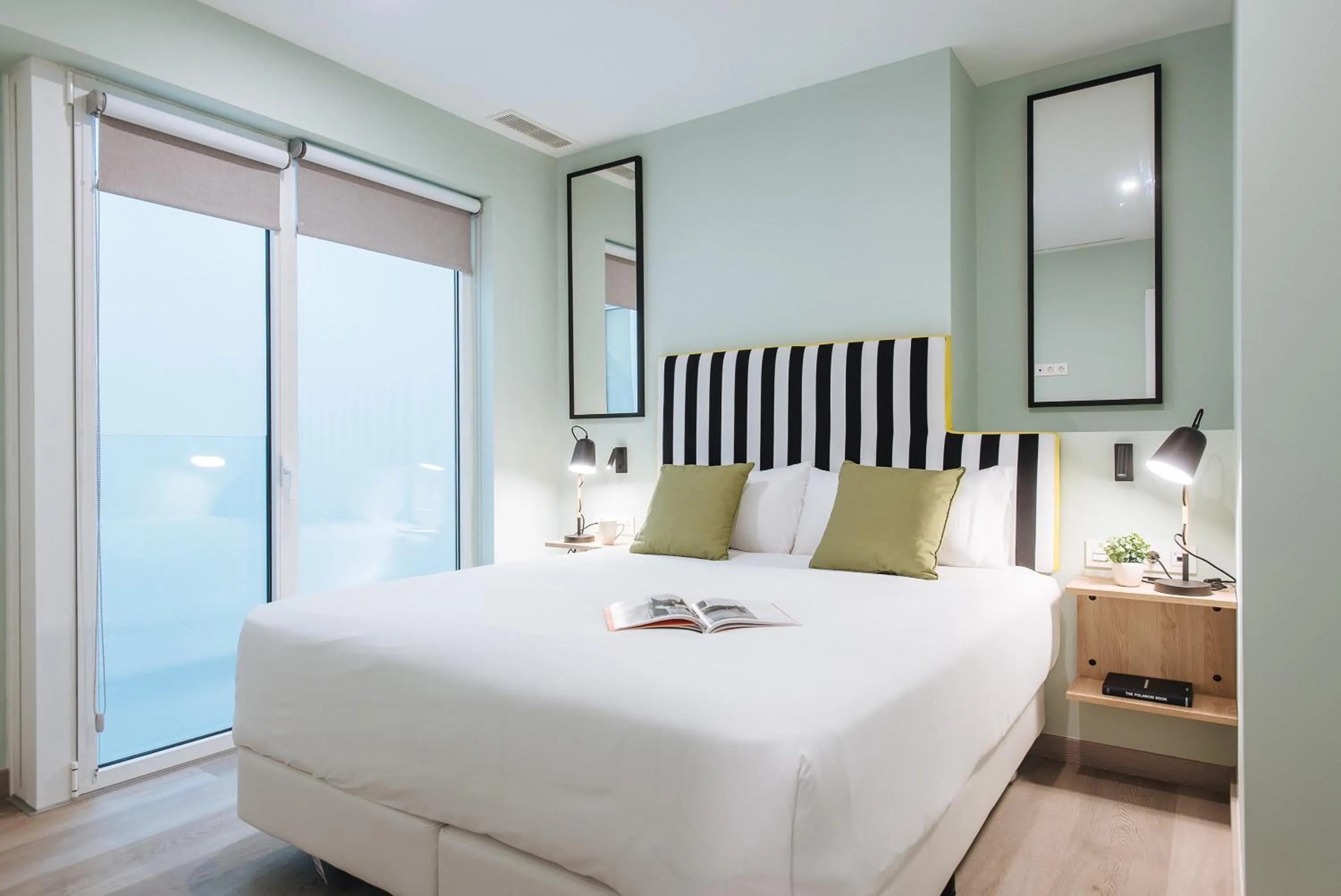 Bedroom, Bed in Sercotel Sevilla Guadalquivir Suites