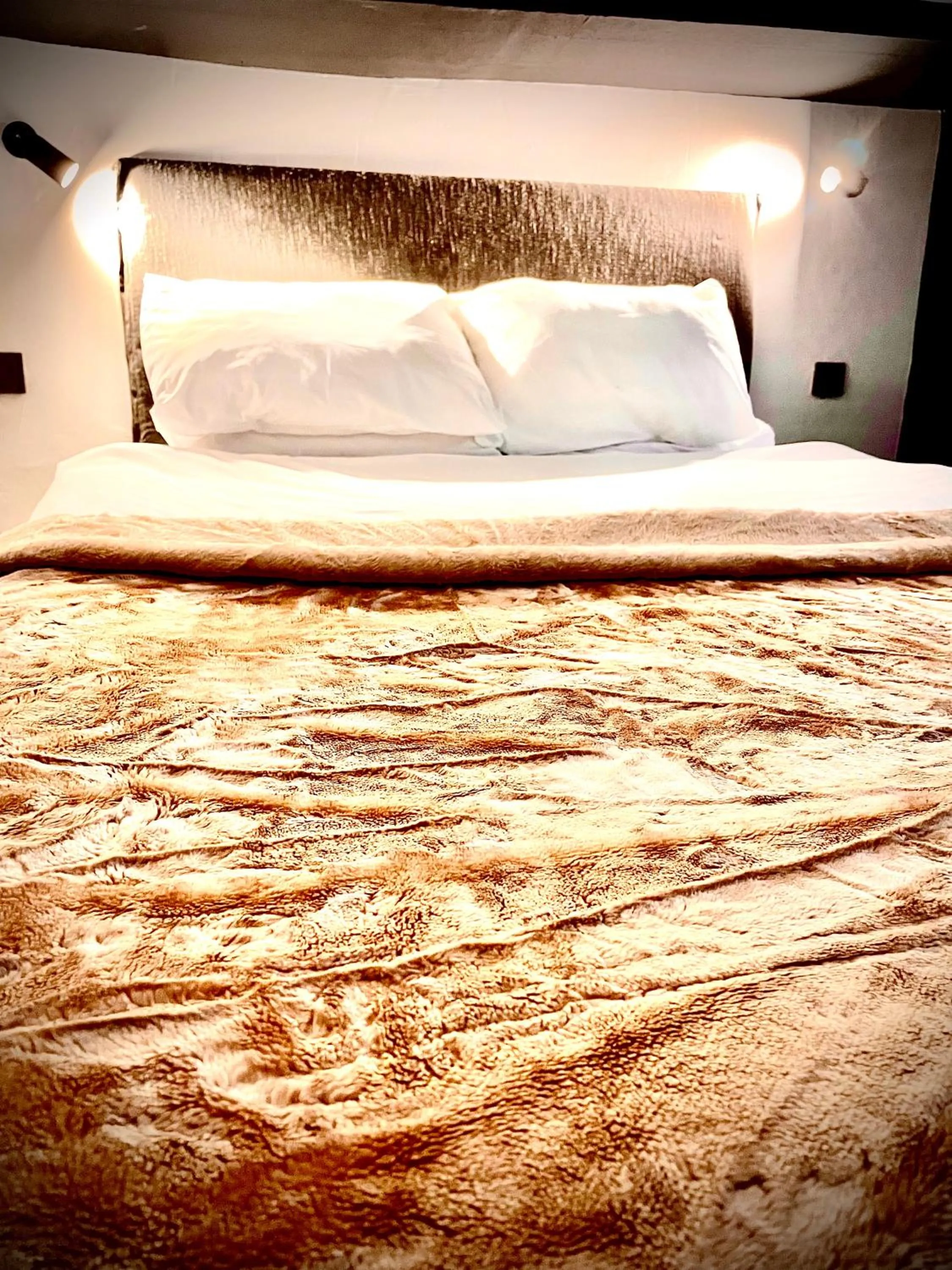 Bed in Mates Port Hotel