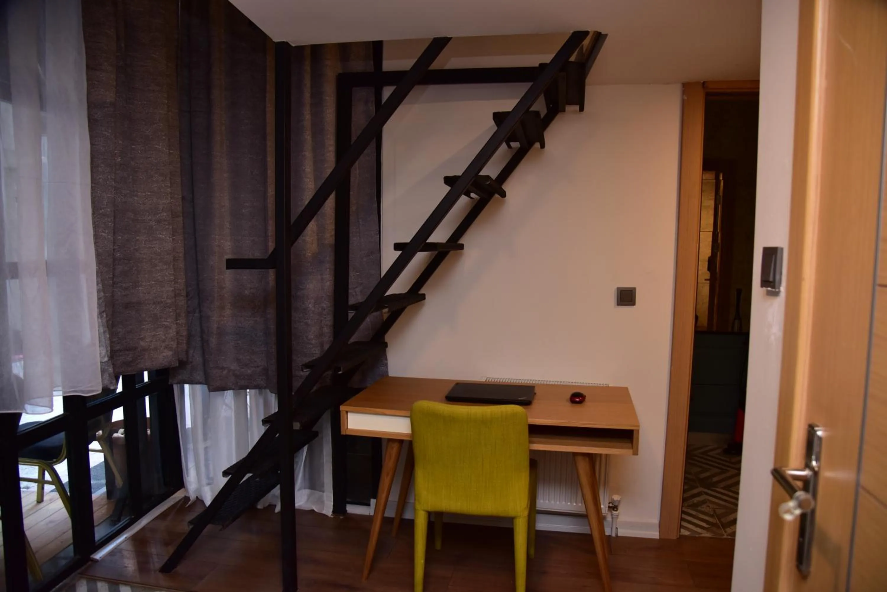 Dining area in Mates Port Hotel