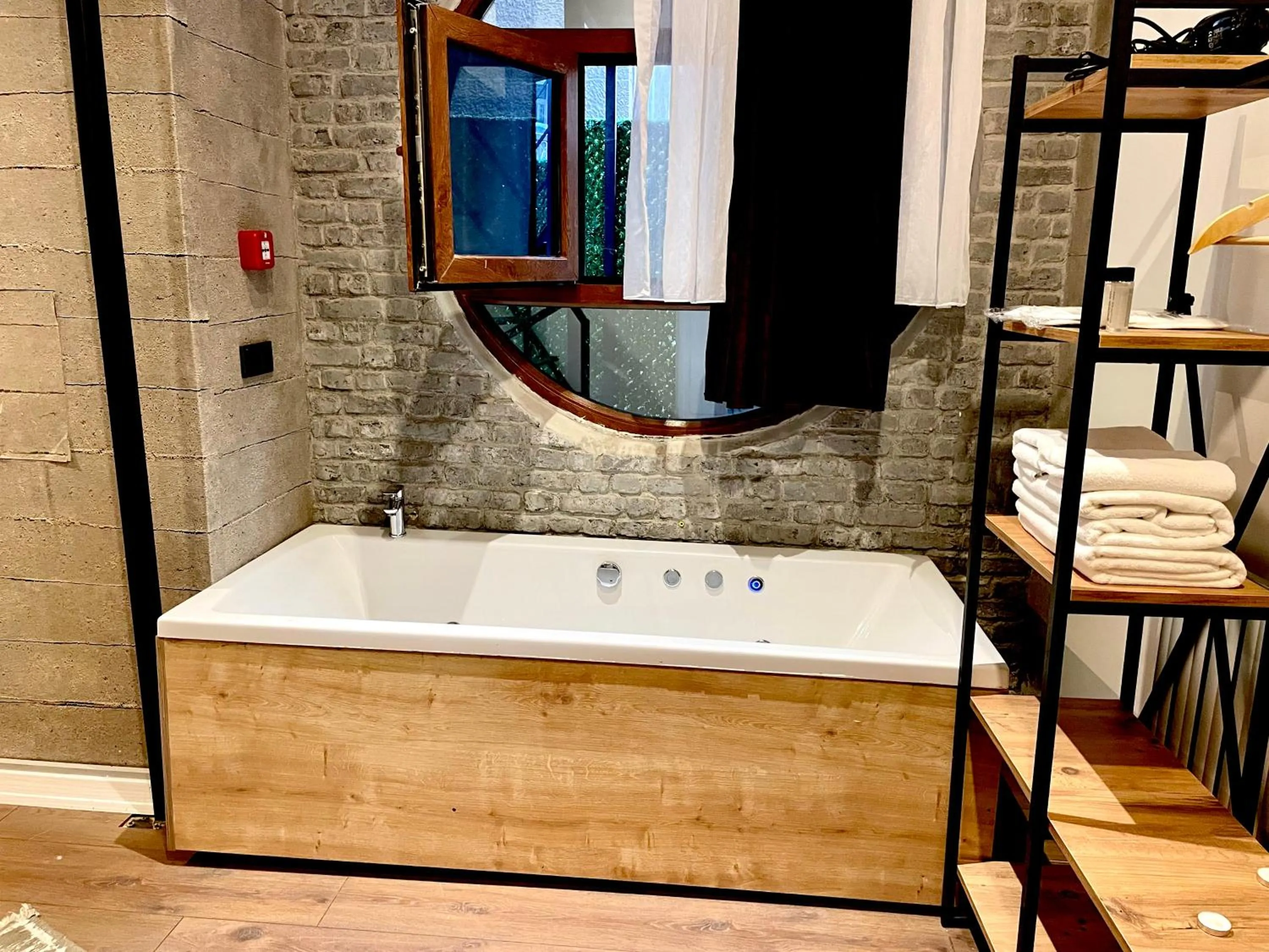 Hot Tub in Mates Port Hotel