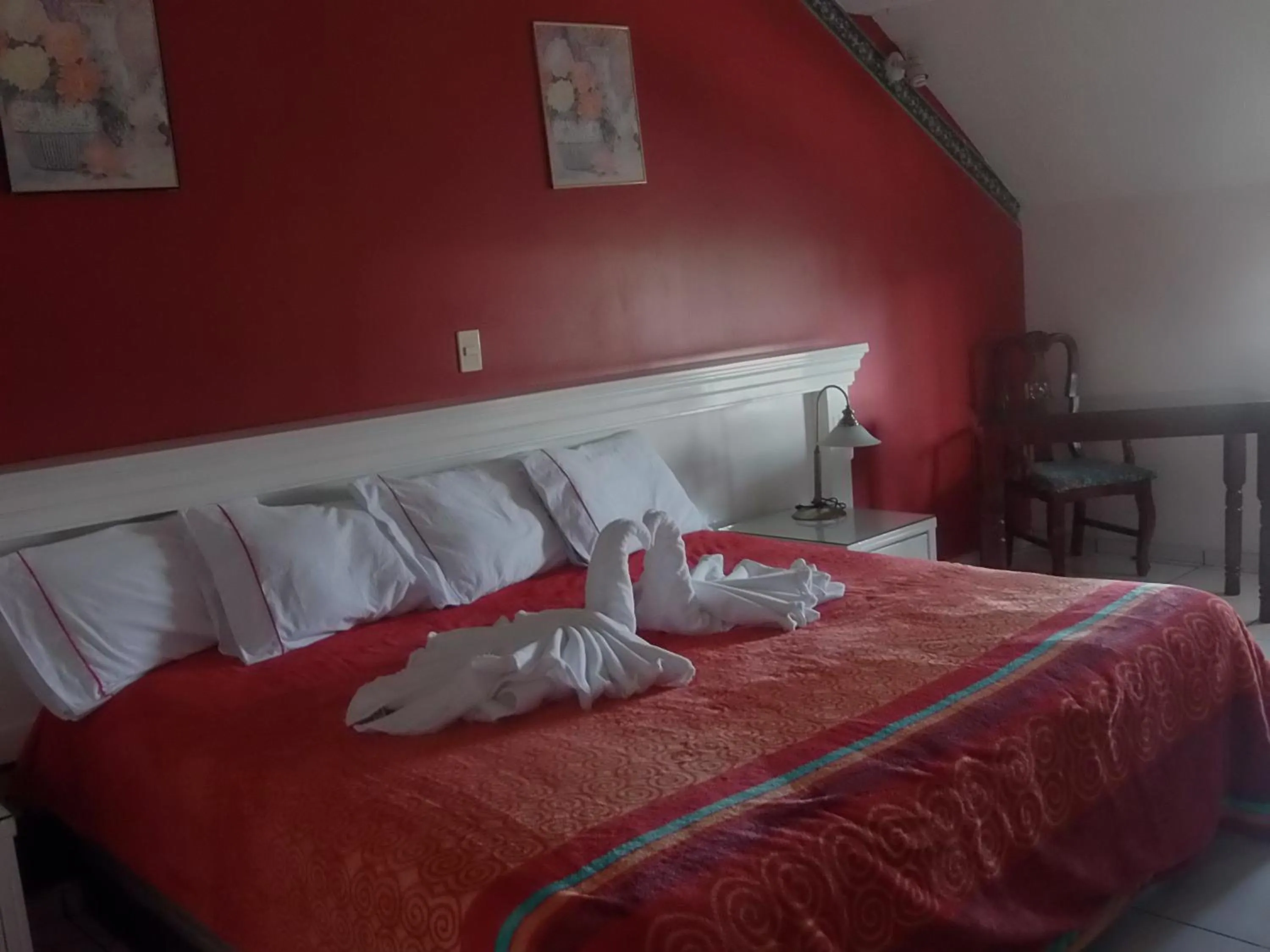 Bedroom in Hotel Raldos Inn