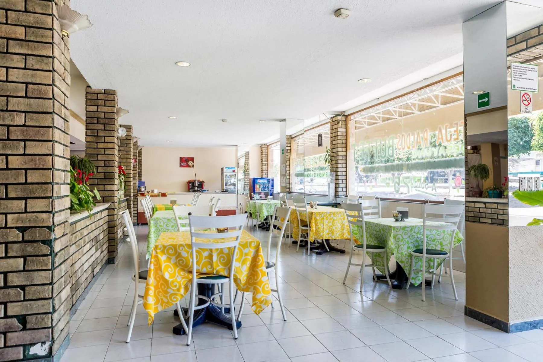 Dining area in Hotel Raldos Inn