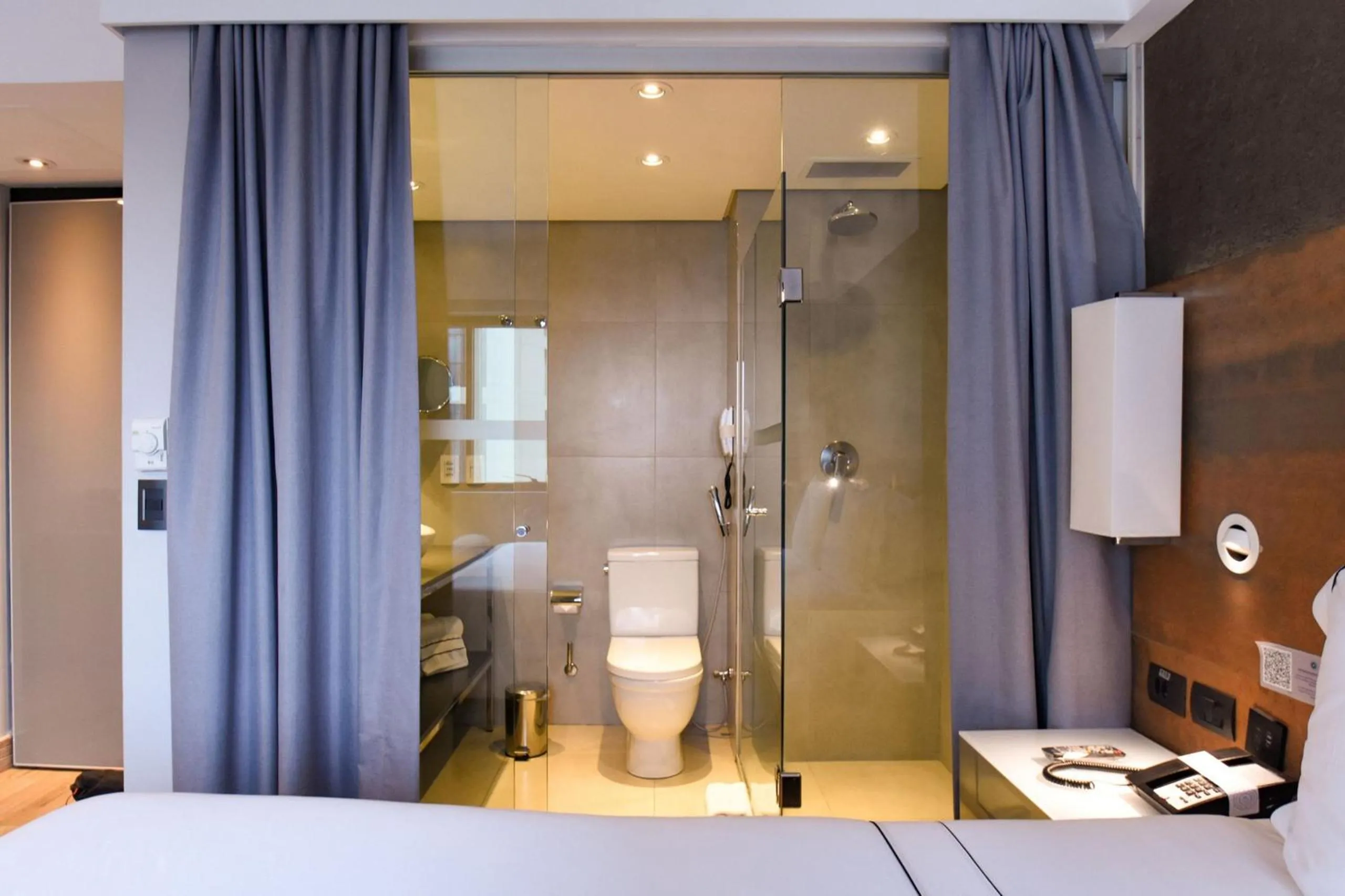 Toilet in Elegance Suítes Ibirapuera