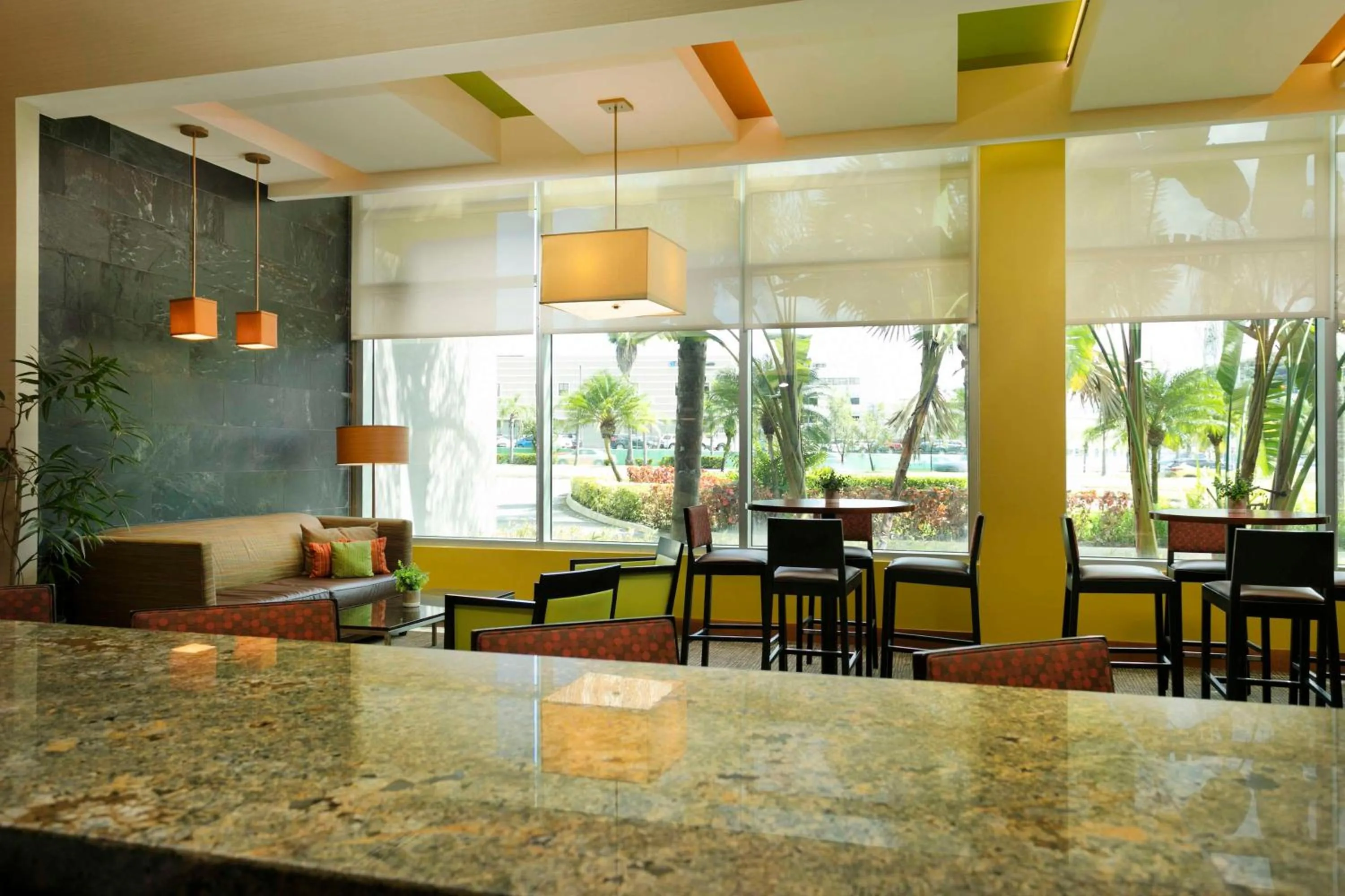 Restaurant/places to eat in Hyatt Place Manati