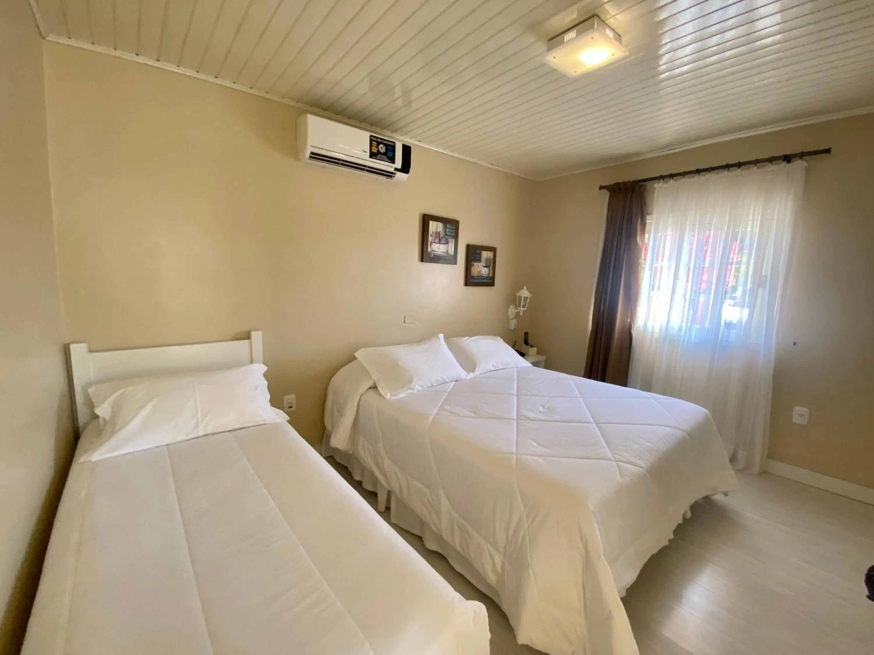 Bedroom, Bed in Pousada Cabanas Rota do Sol