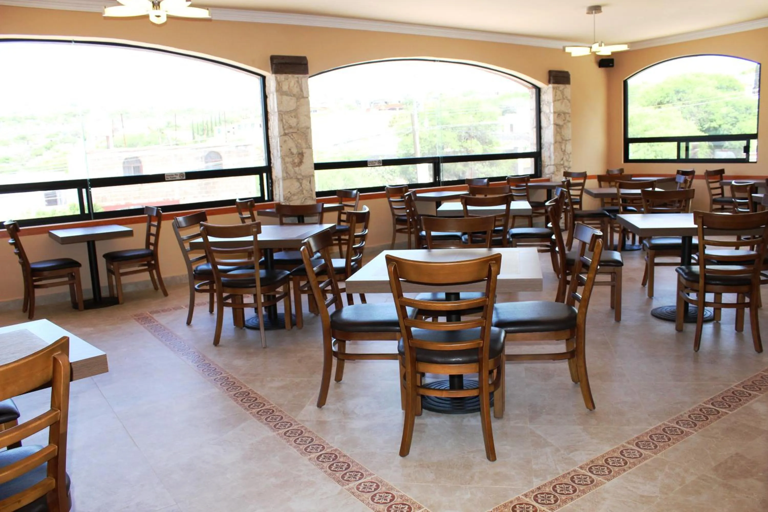 Restaurant/places to eat in Hotel Villa Bernal