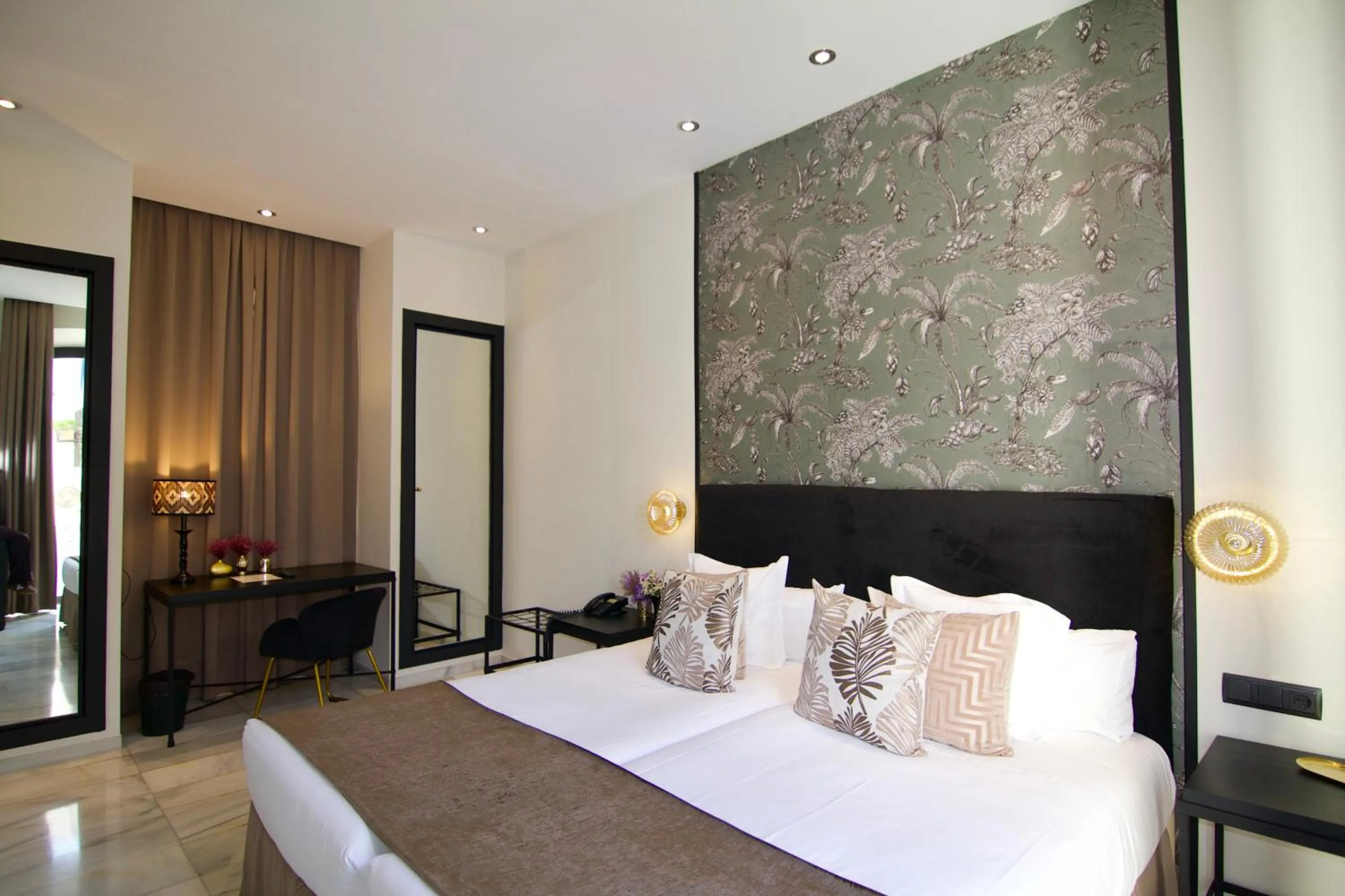 Text overlay, Bed in Hotel San Gil