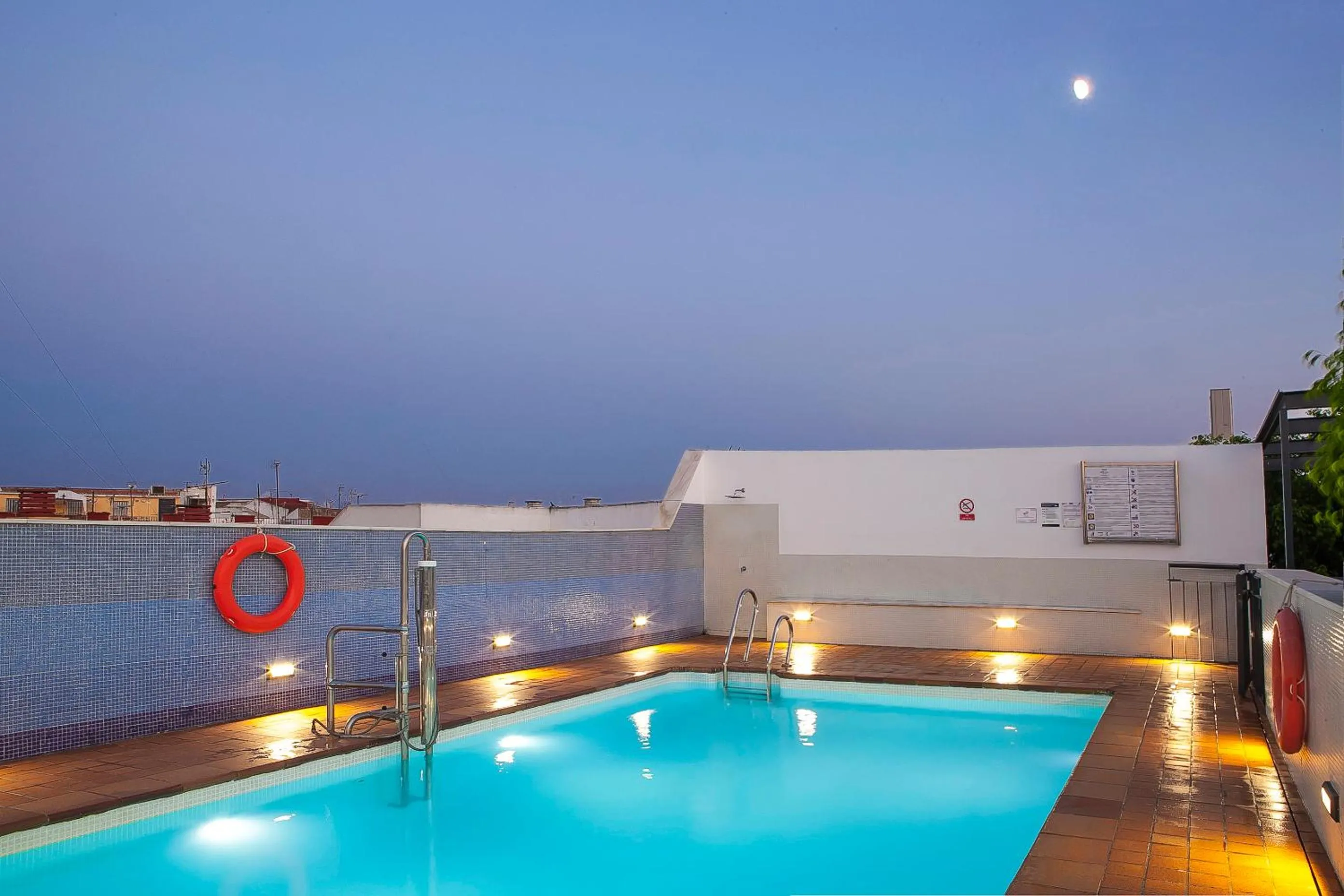 Swimming pool in Hotel San Gil