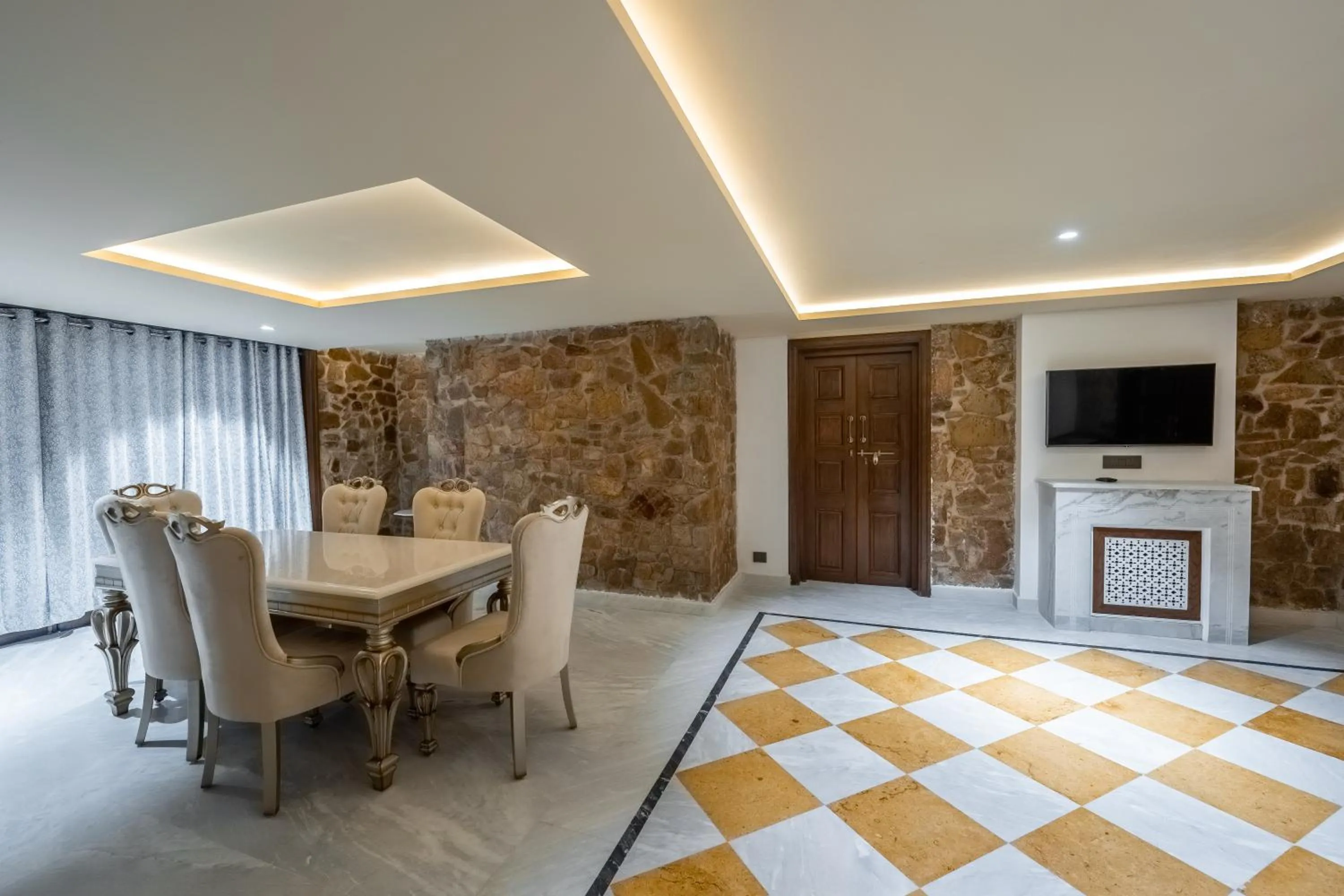 Dining area in Juna Mahal Jungle Resort Ranthambore