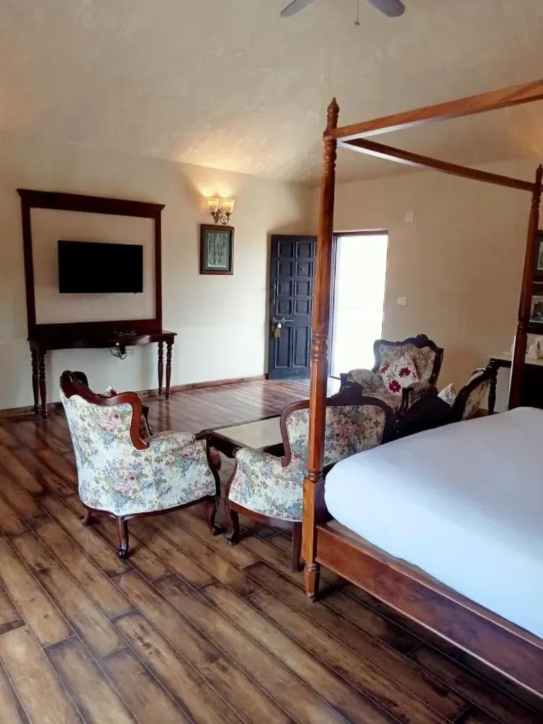 Suite - single occupancy in Juna Mahal Jungle Resort Ranthambore Suite - single occupancy in Juna Mahal Jungle Resort Ranthambore