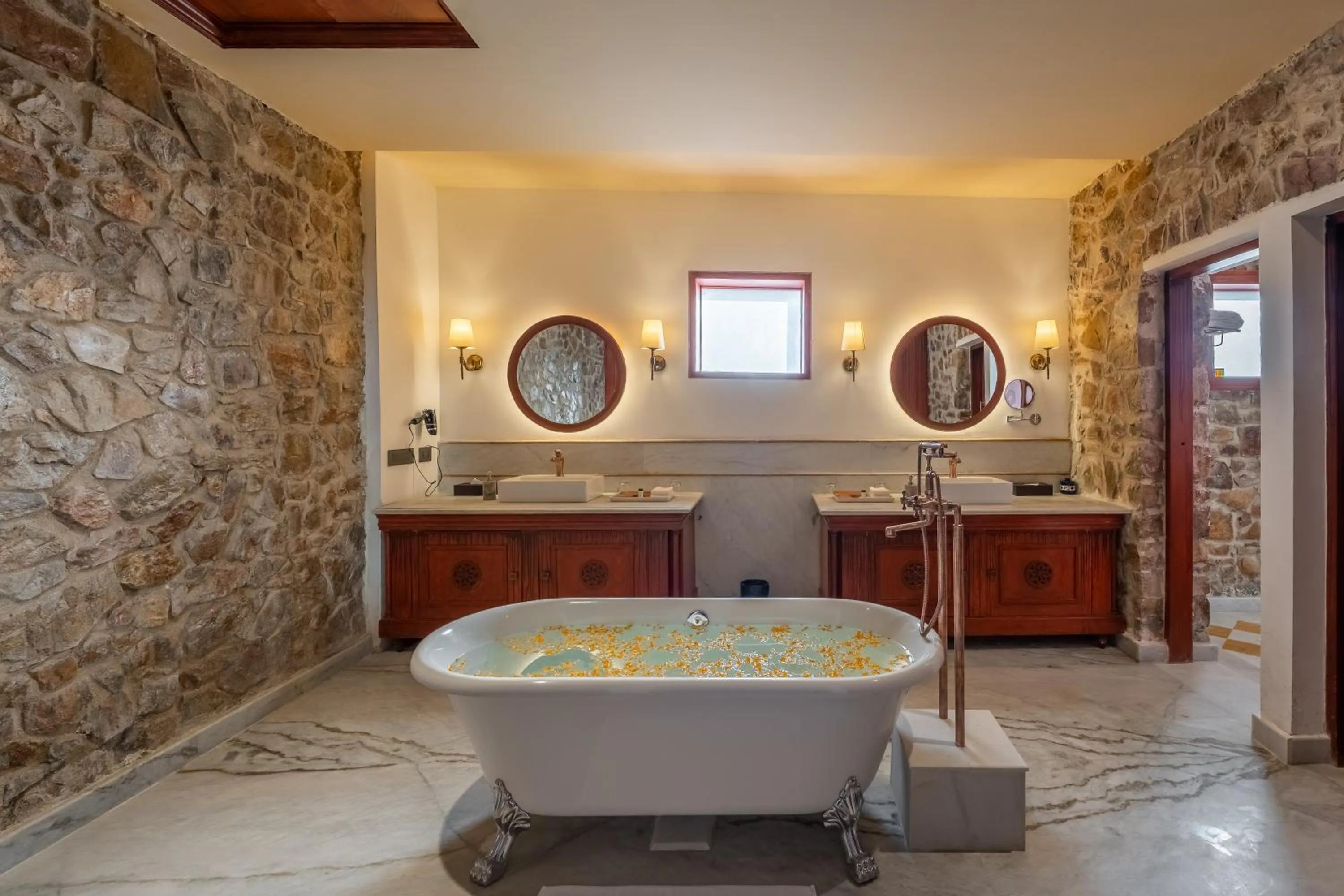 Bath in Juna Mahal Jungle Resort Ranthambore