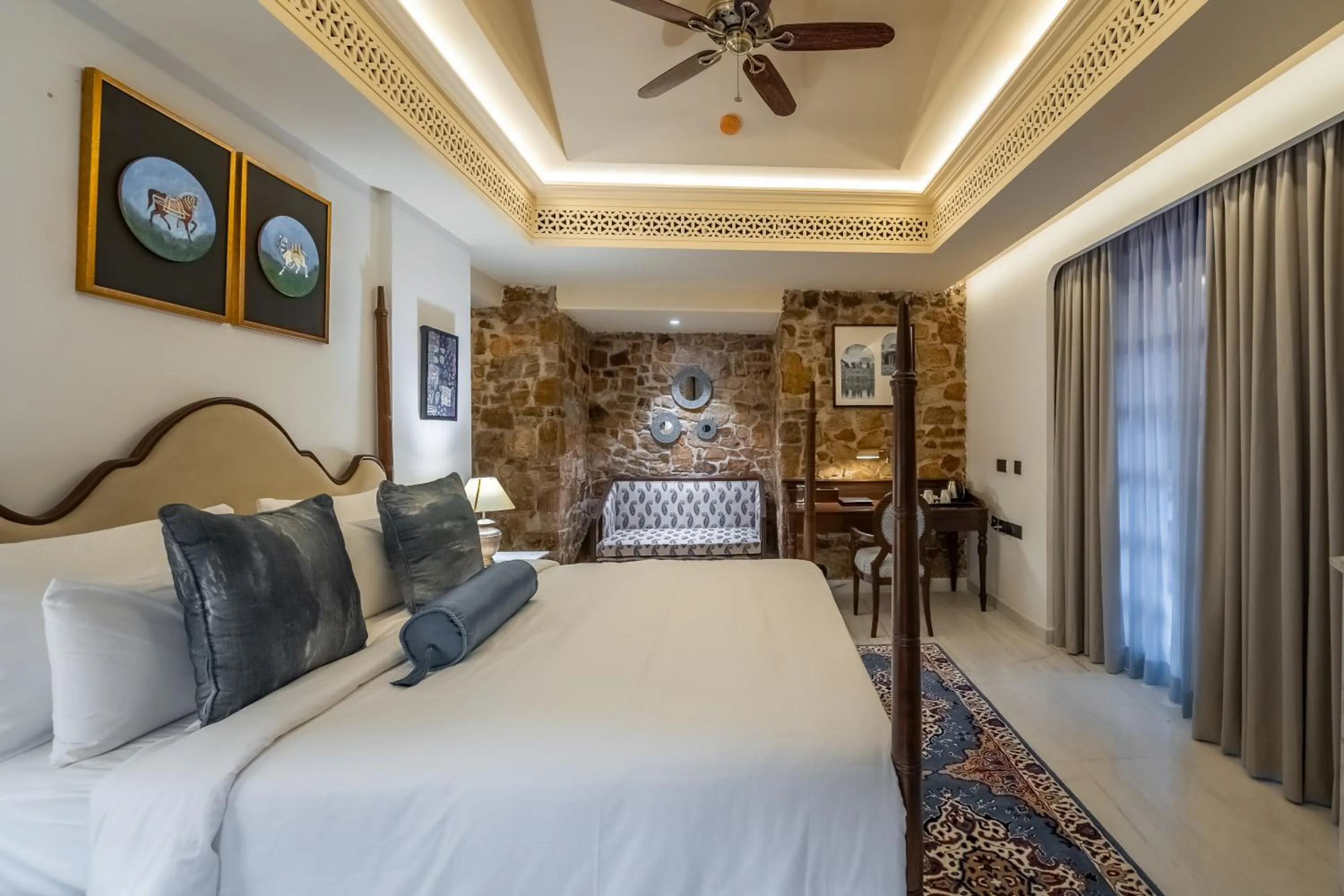 Bed in Juna Mahal Jungle Resort Ranthambore