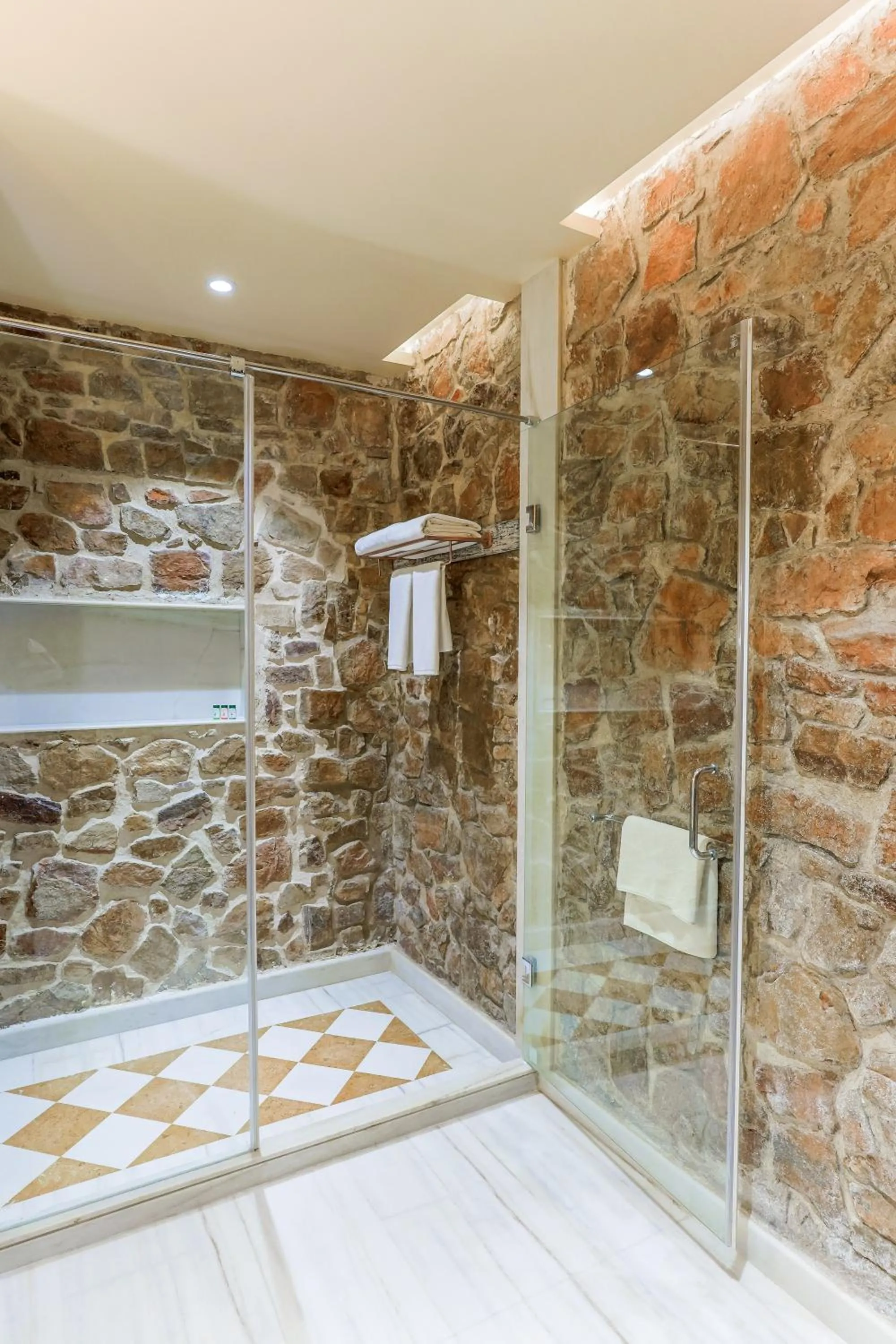 Bathroom in Juna Mahal Jungle Resort Ranthambore