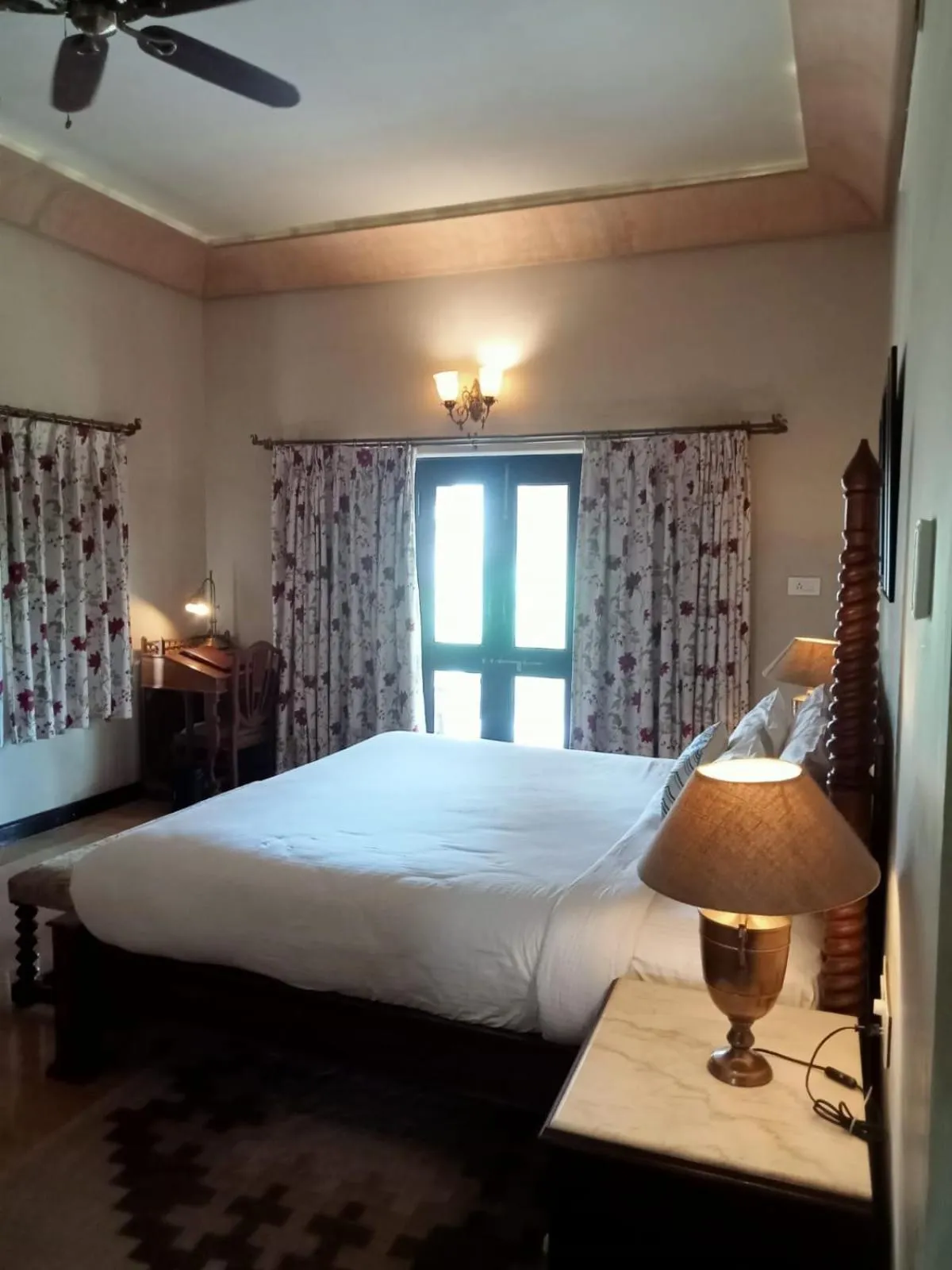 Bed in Juna Mahal Jungle Resort Ranthambore