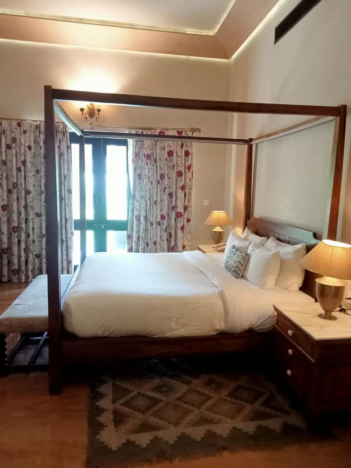 Bed in Juna Mahal Jungle Resort Ranthambore