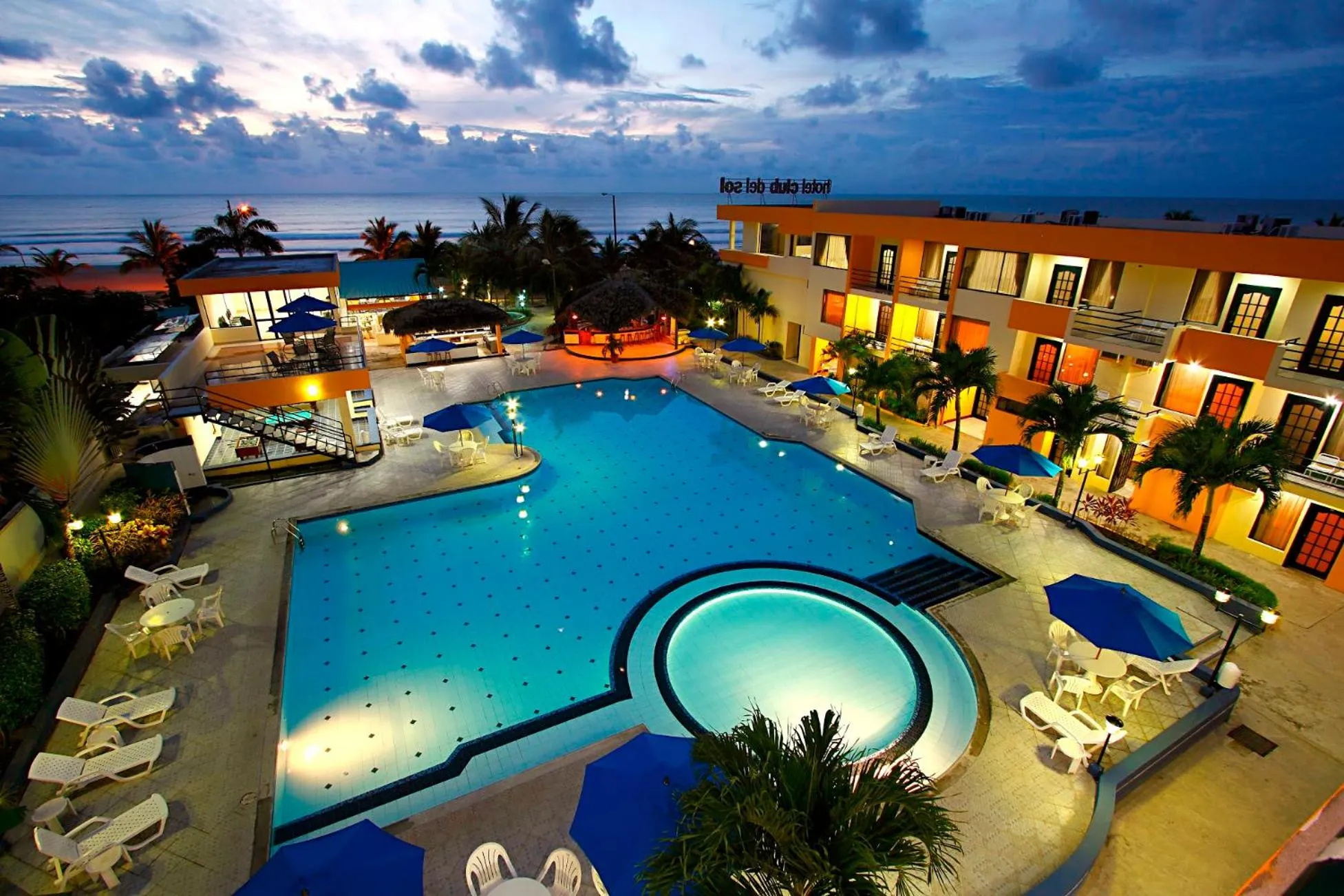 Night in Hotel Club del Sol