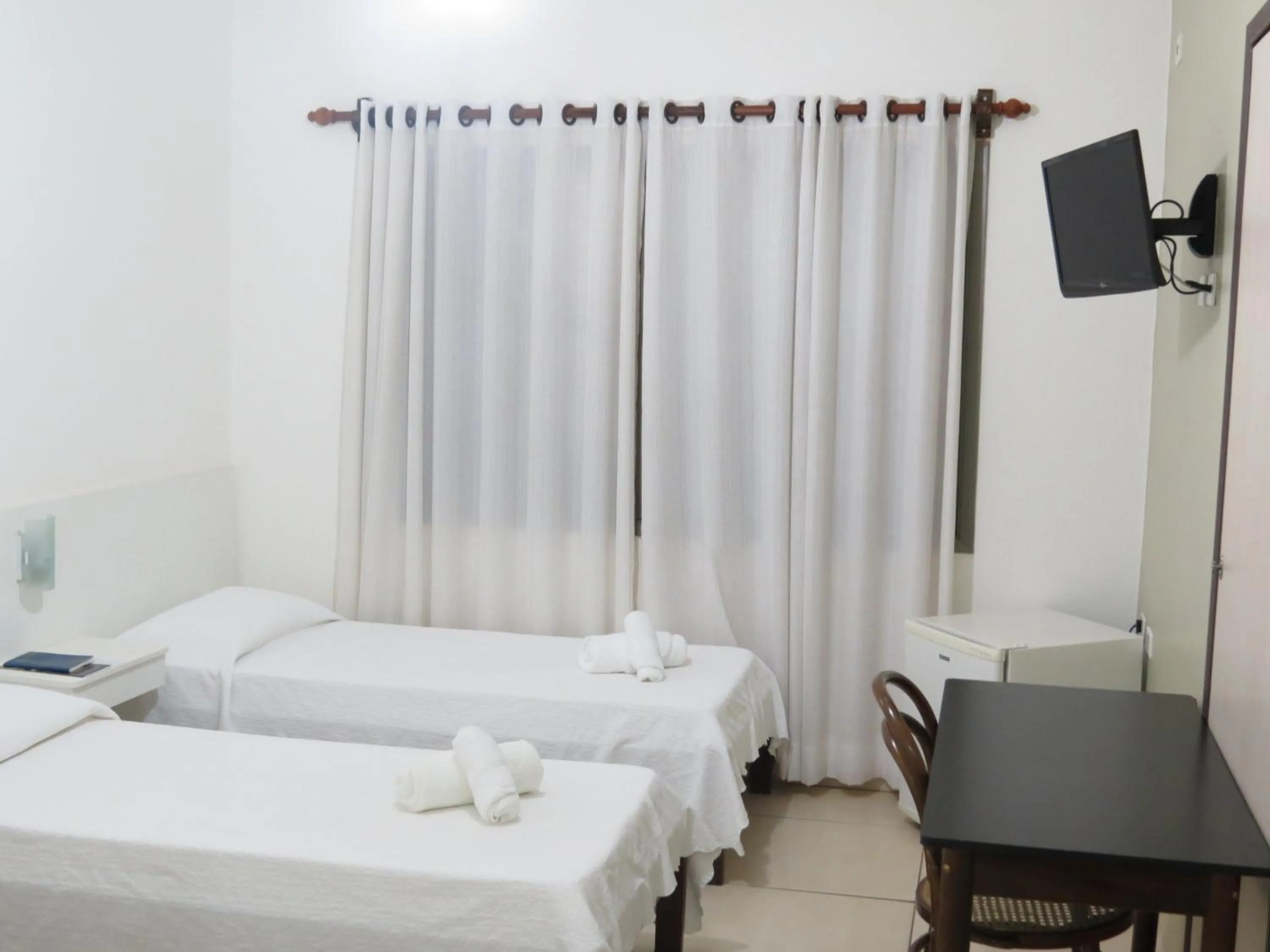 Bathroom, Bed in Hotel Pousada Ourinhos