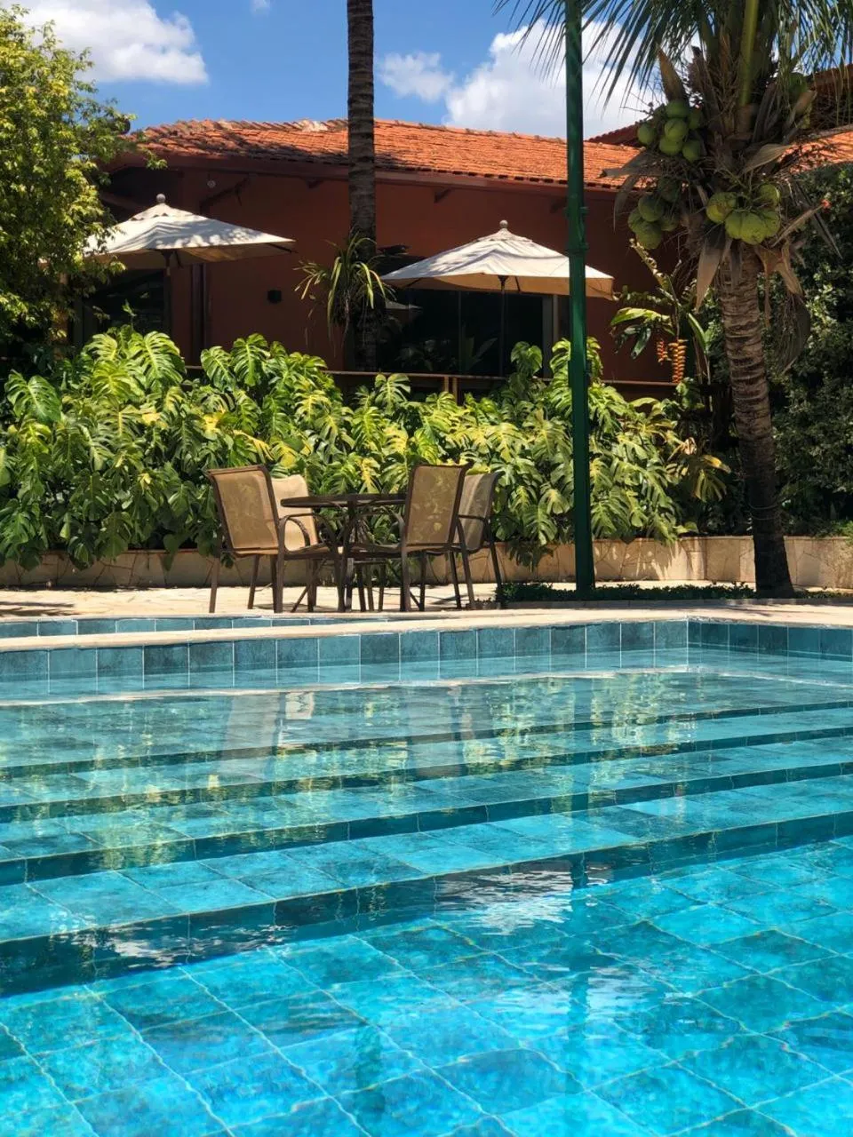 Swimming pool in Hotel Pousada Ourinhos
