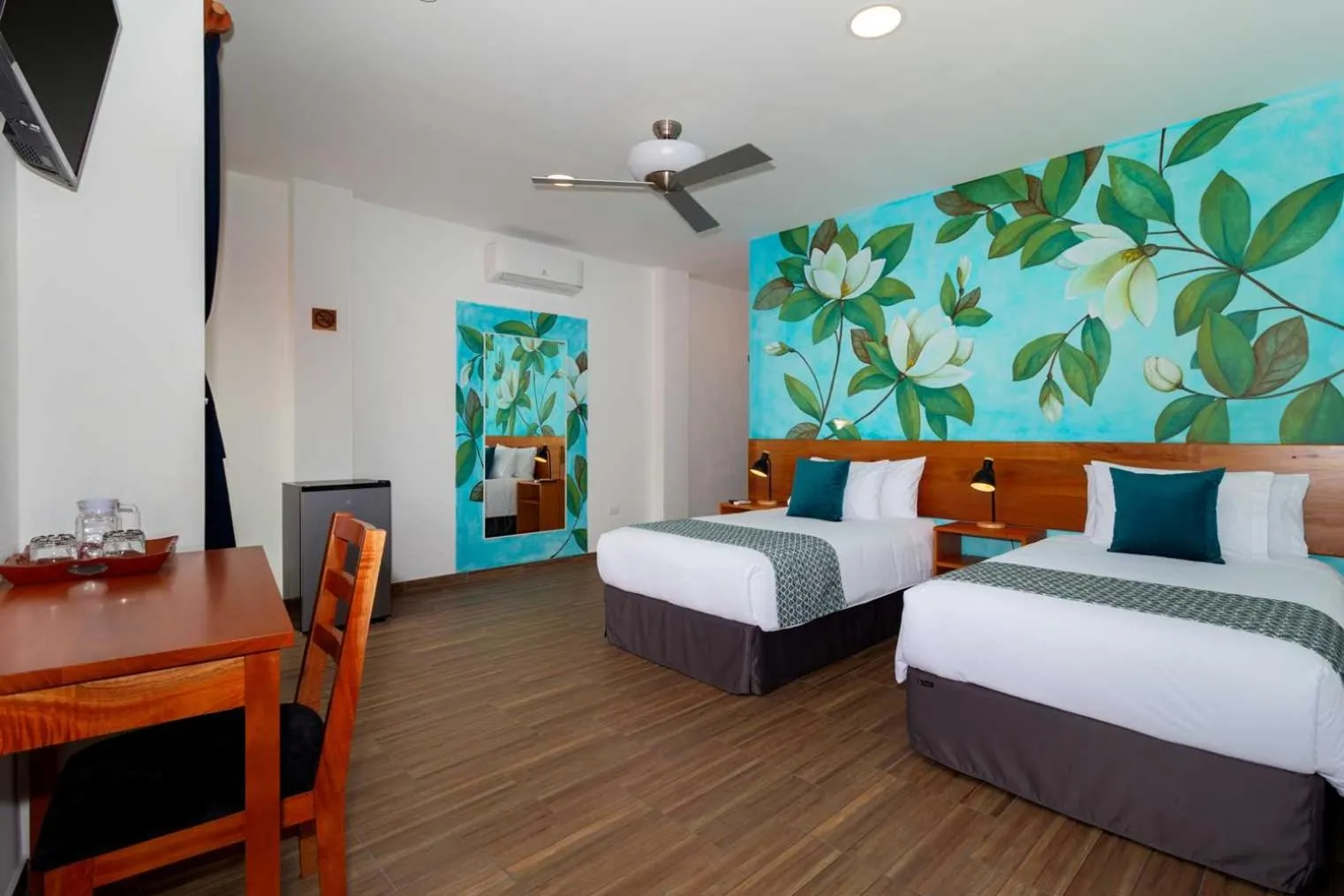 Photo of the whole room, Bed in Plaza Luna Suites