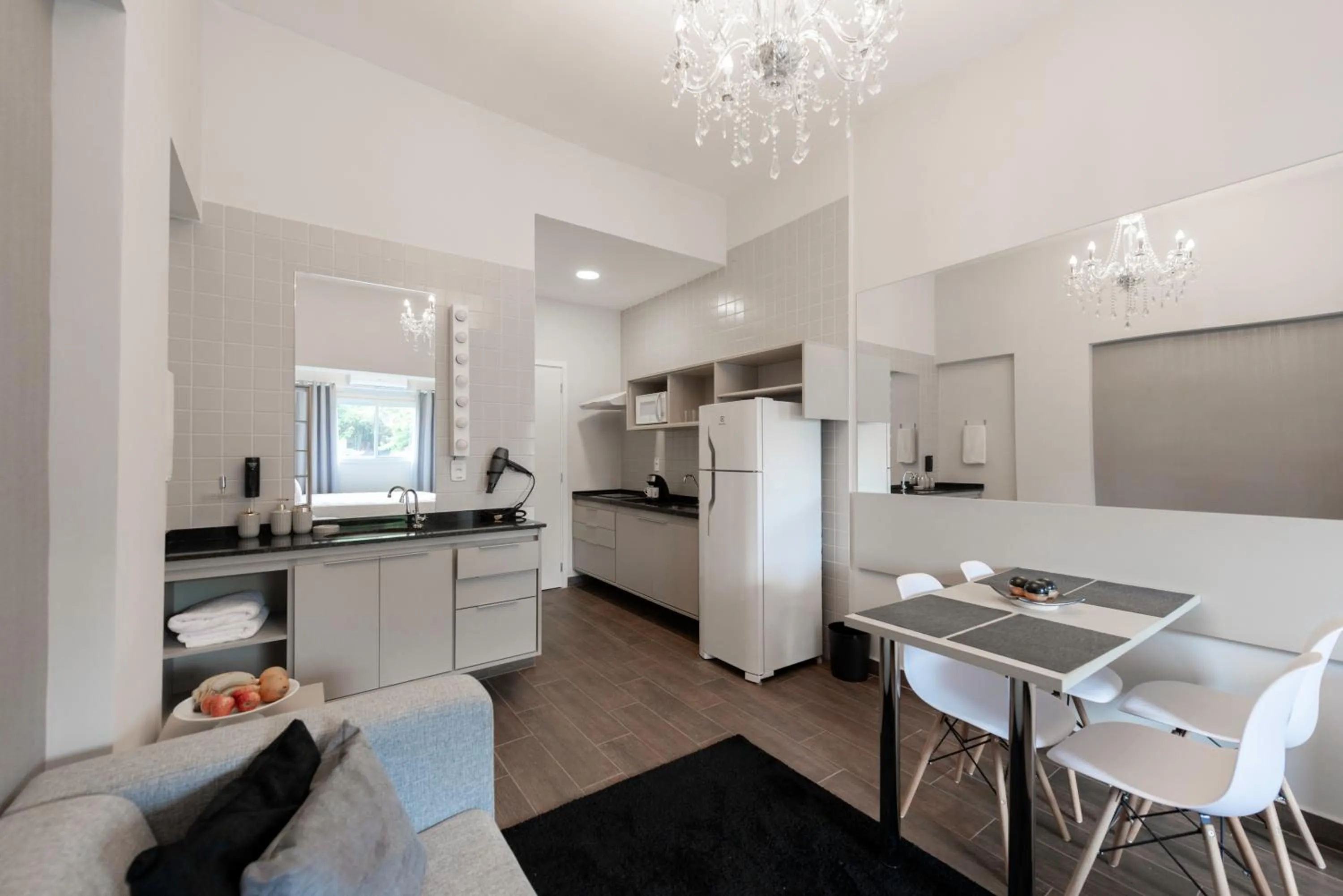 Kitchen or kitchenette in eSuites Sorocaba