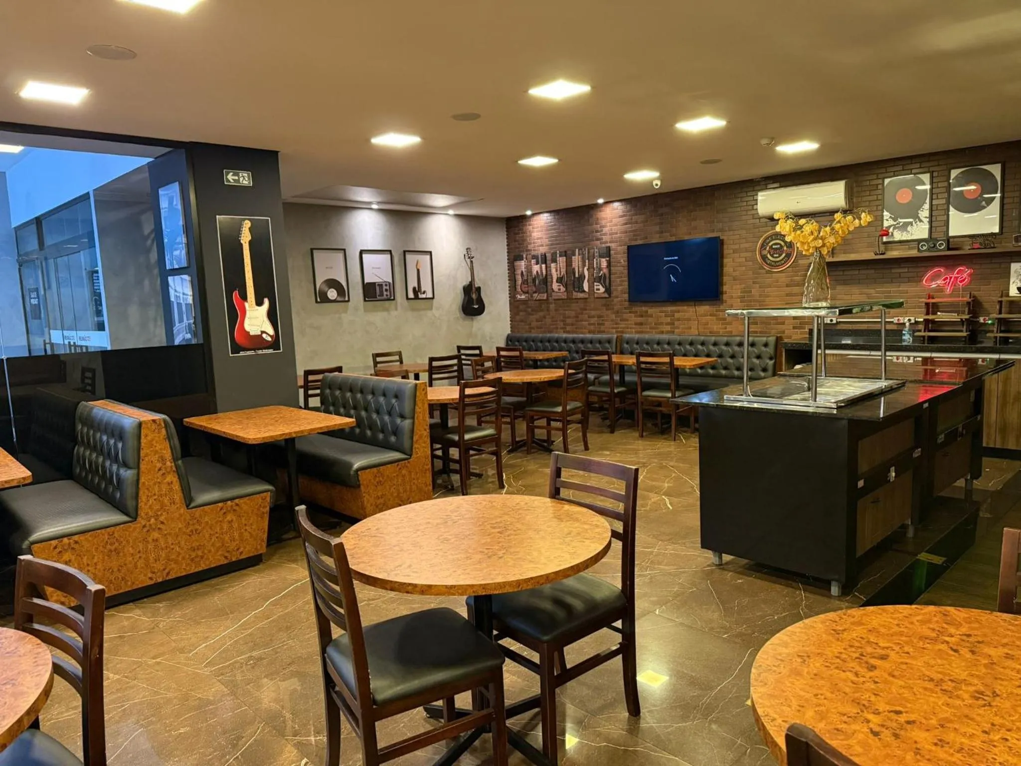 Restaurant/places to eat in eSuites Sorocaba