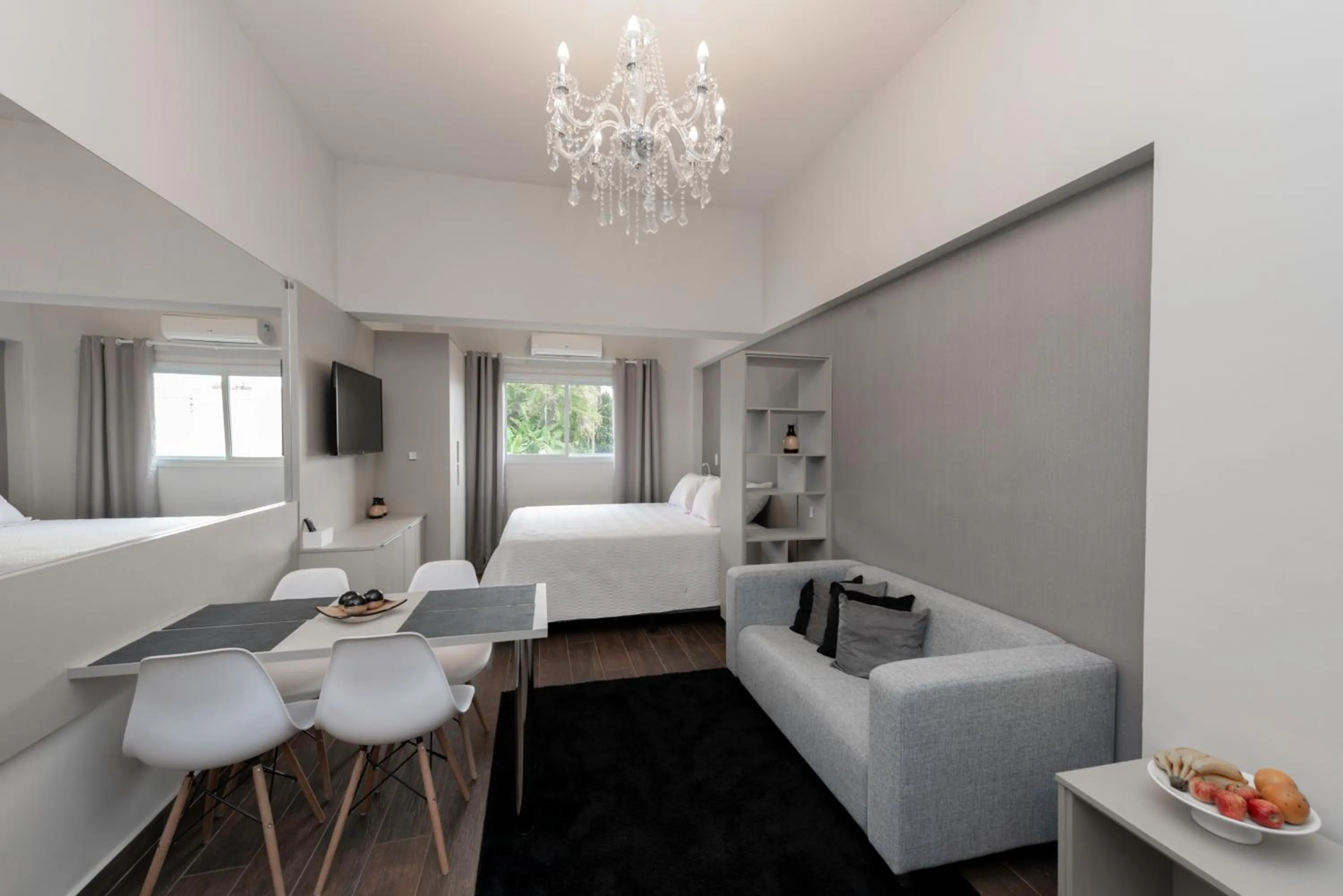 Photo of the whole room, Bed in eSuites Sorocaba