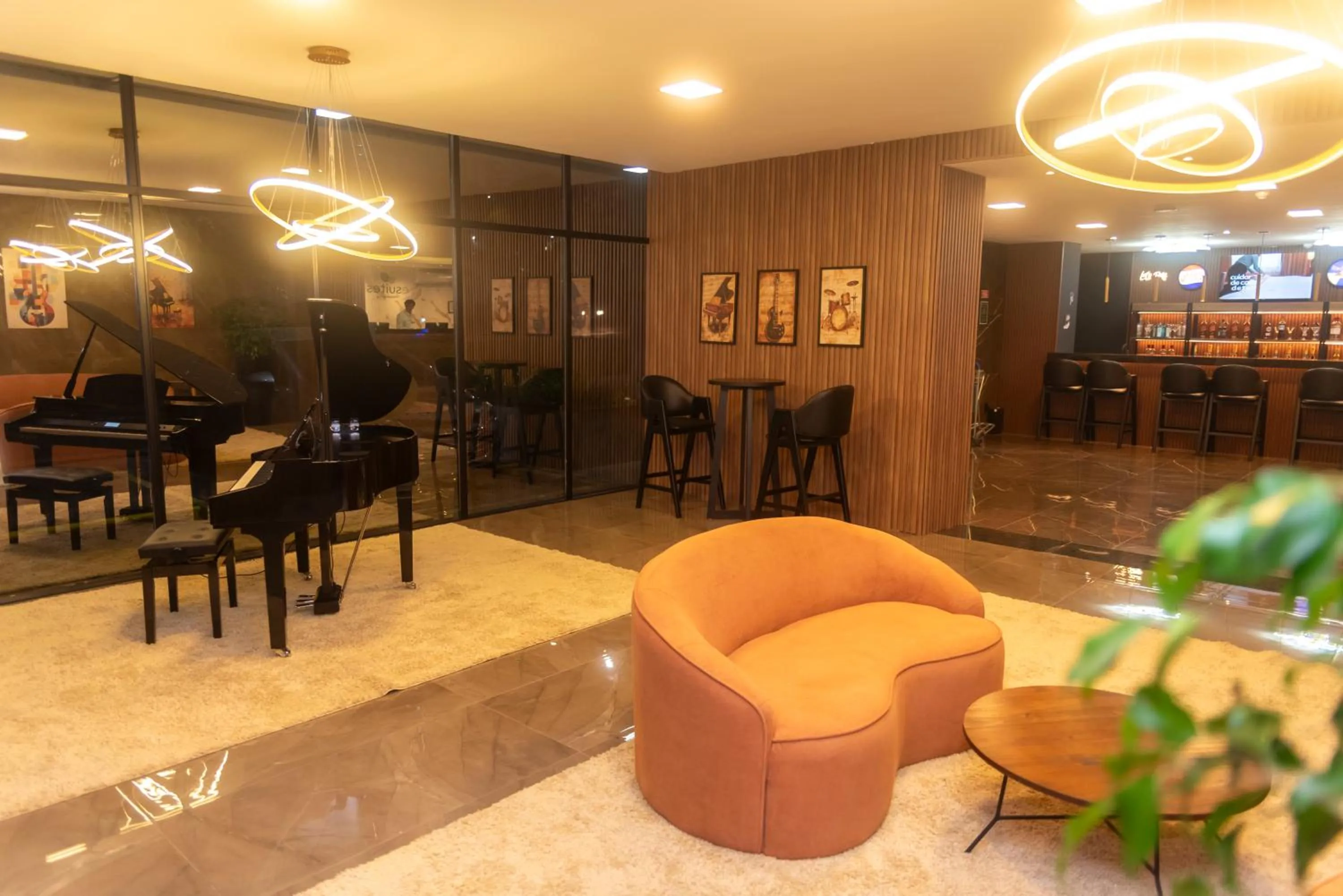Lounge or bar in eSuites Sorocaba