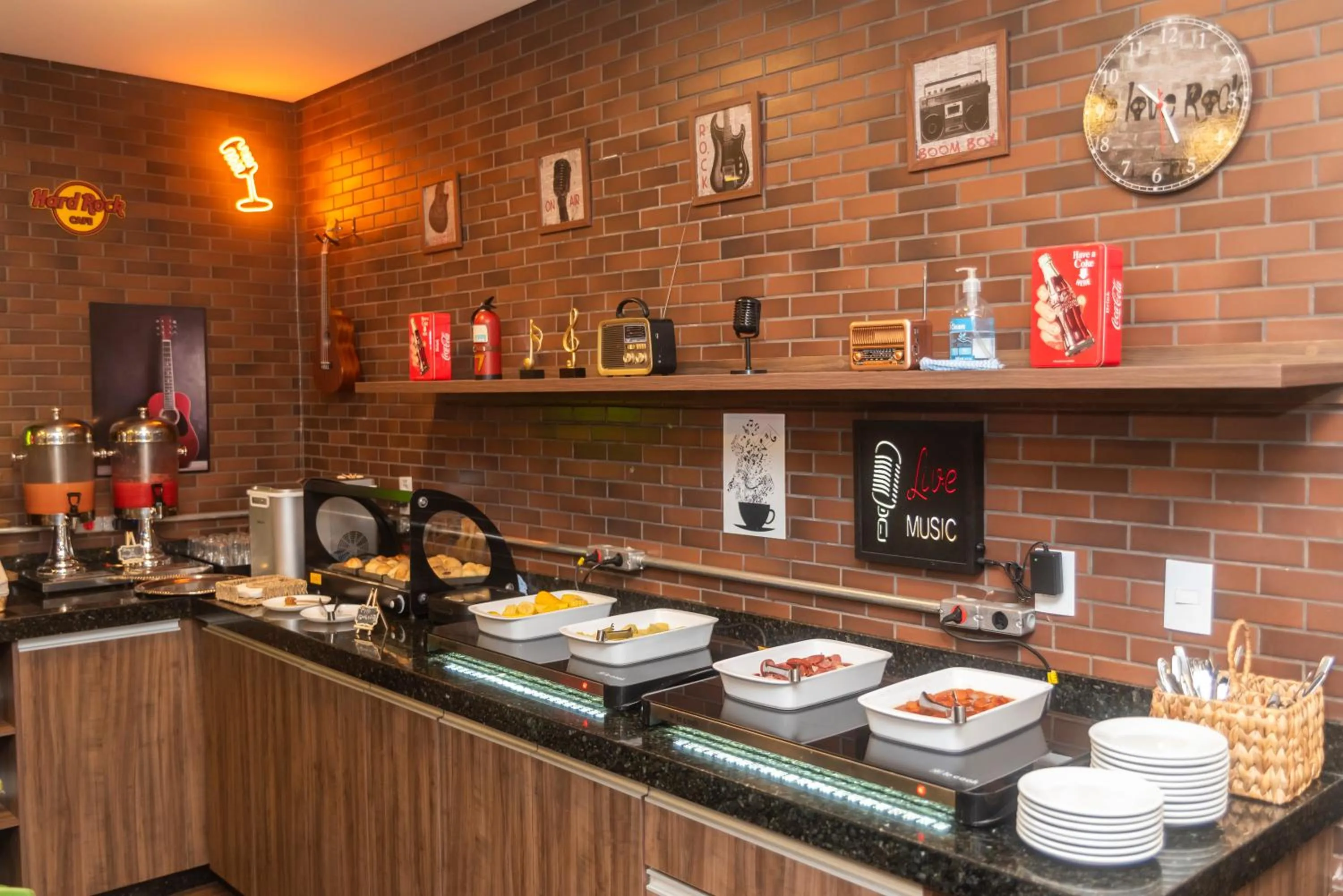 Restaurant/places to eat in eSuites Sorocaba