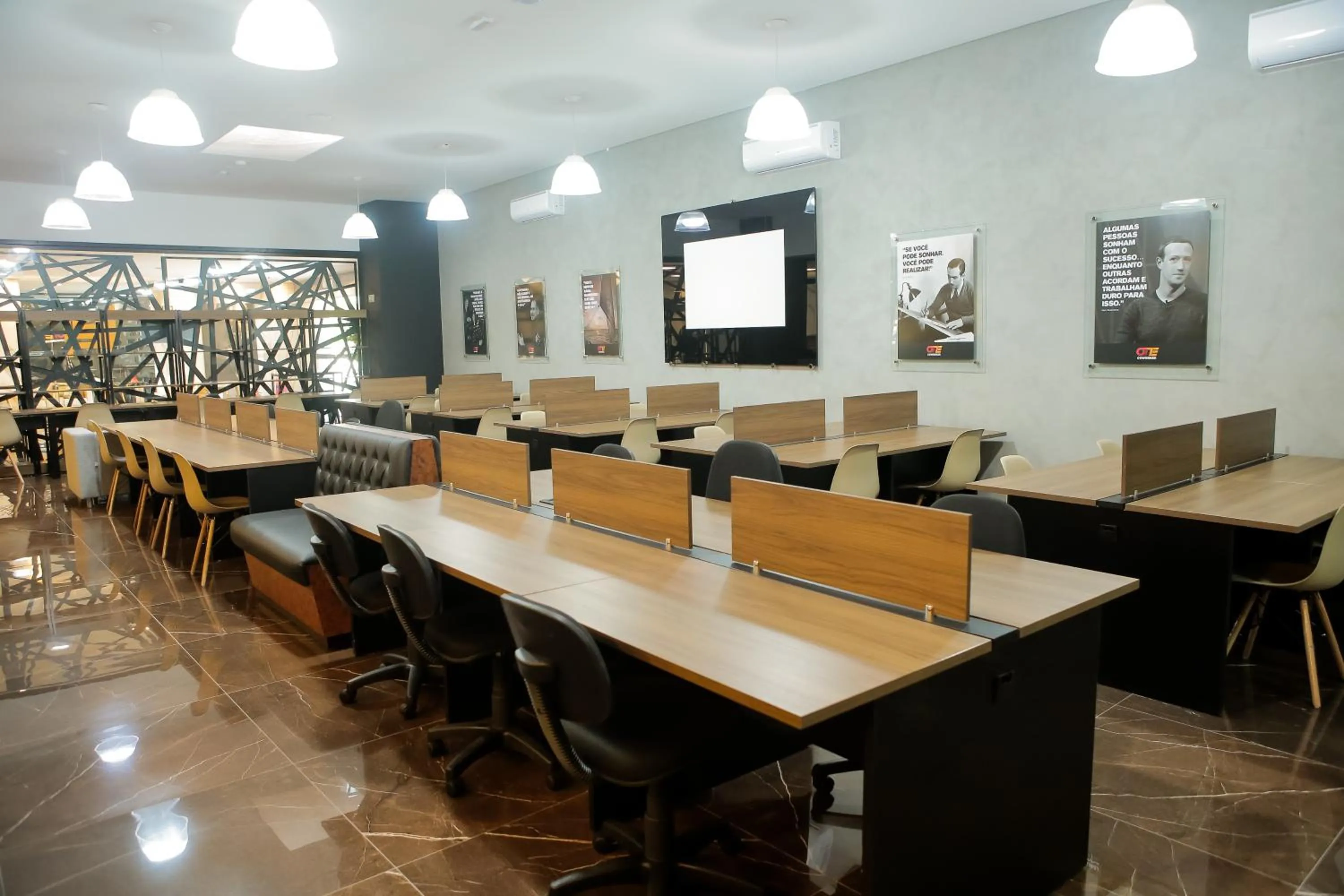 Meeting/conference room in eSuites Sorocaba