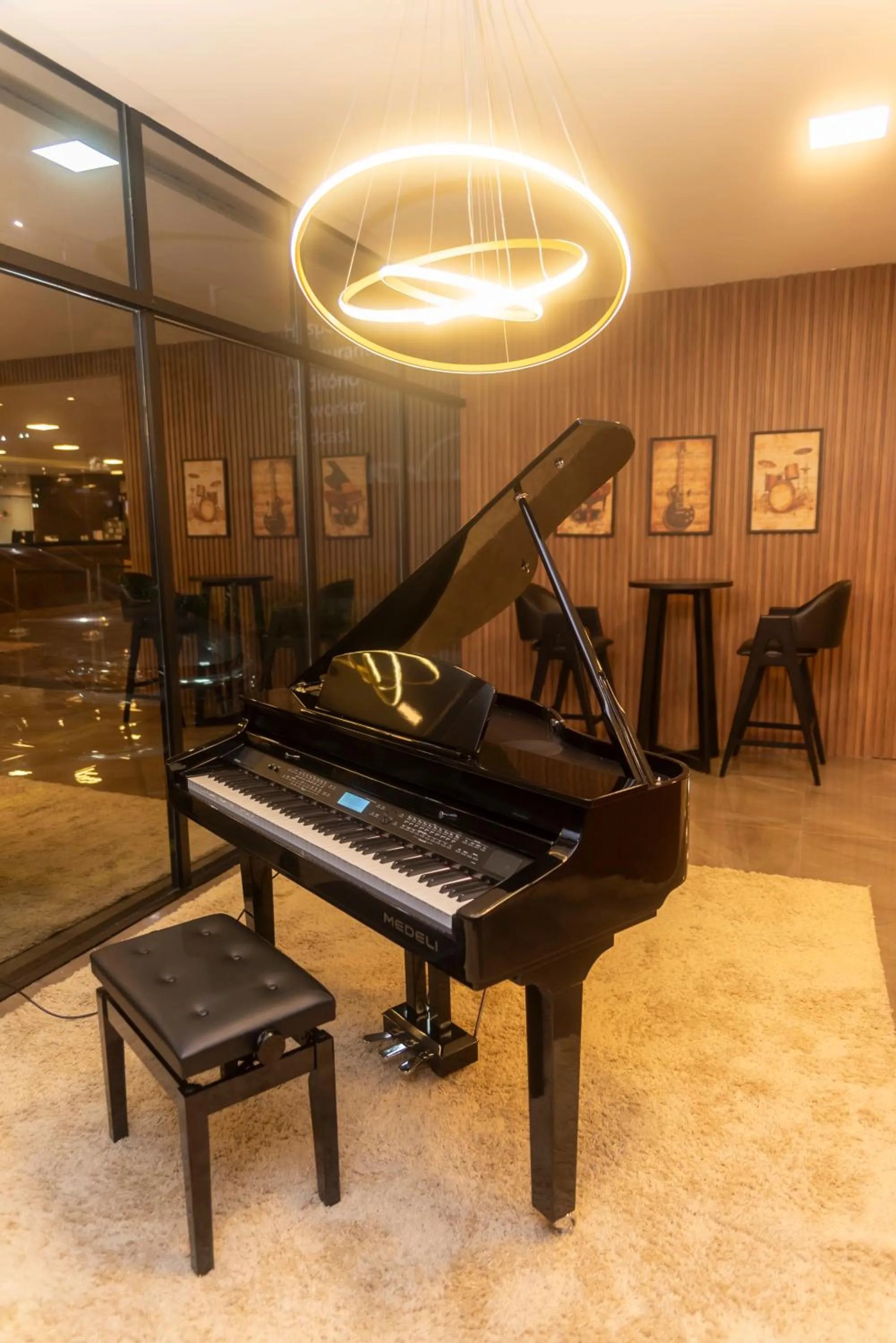 Lounge or bar in eSuites Sorocaba