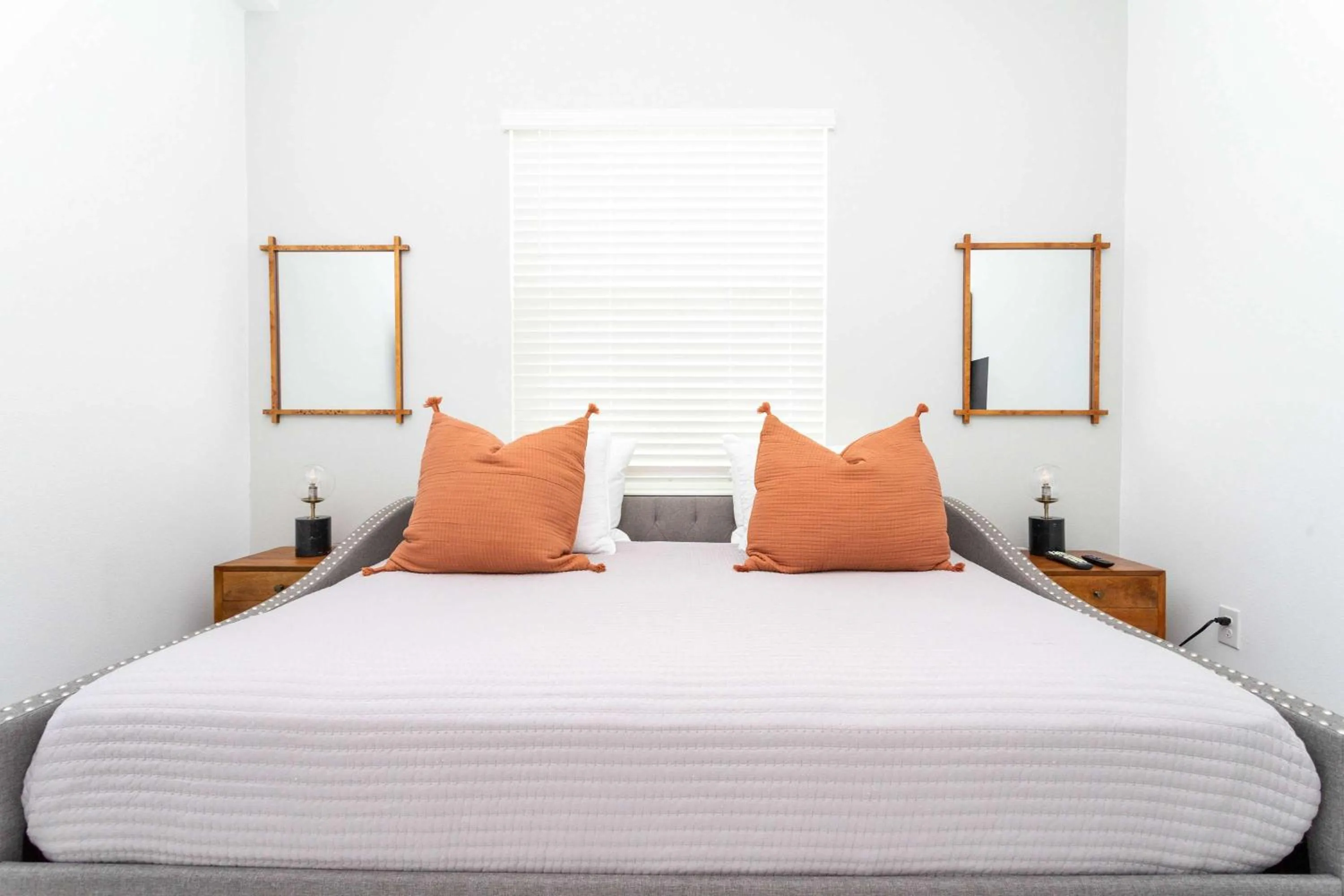 Bed in Gorgeous 2Bd Apto Close to Disney @ Storey Lake 404 3191