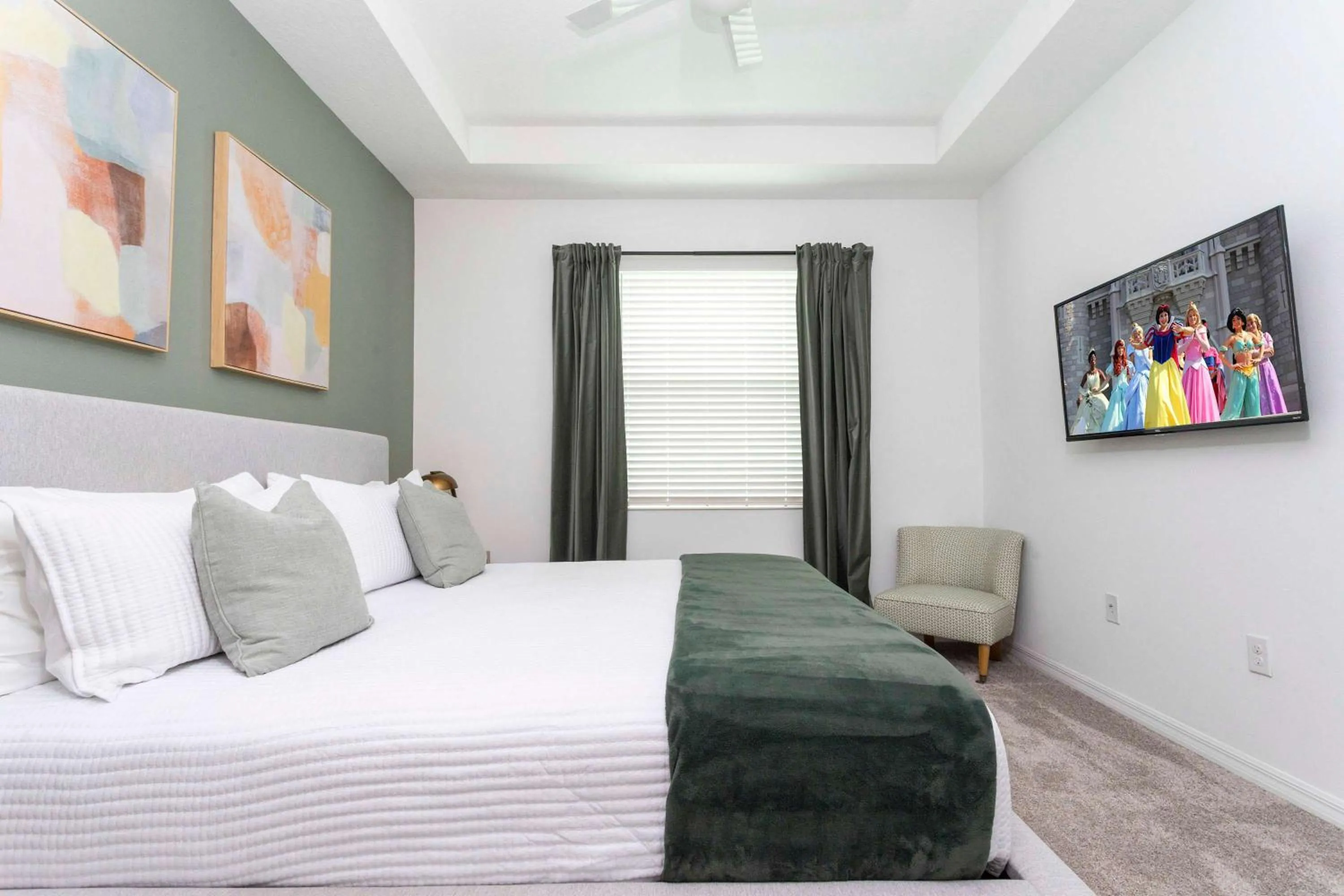 Bed in Gorgeous 2Bd Apto Close to Disney @ Storey Lake 404 3191