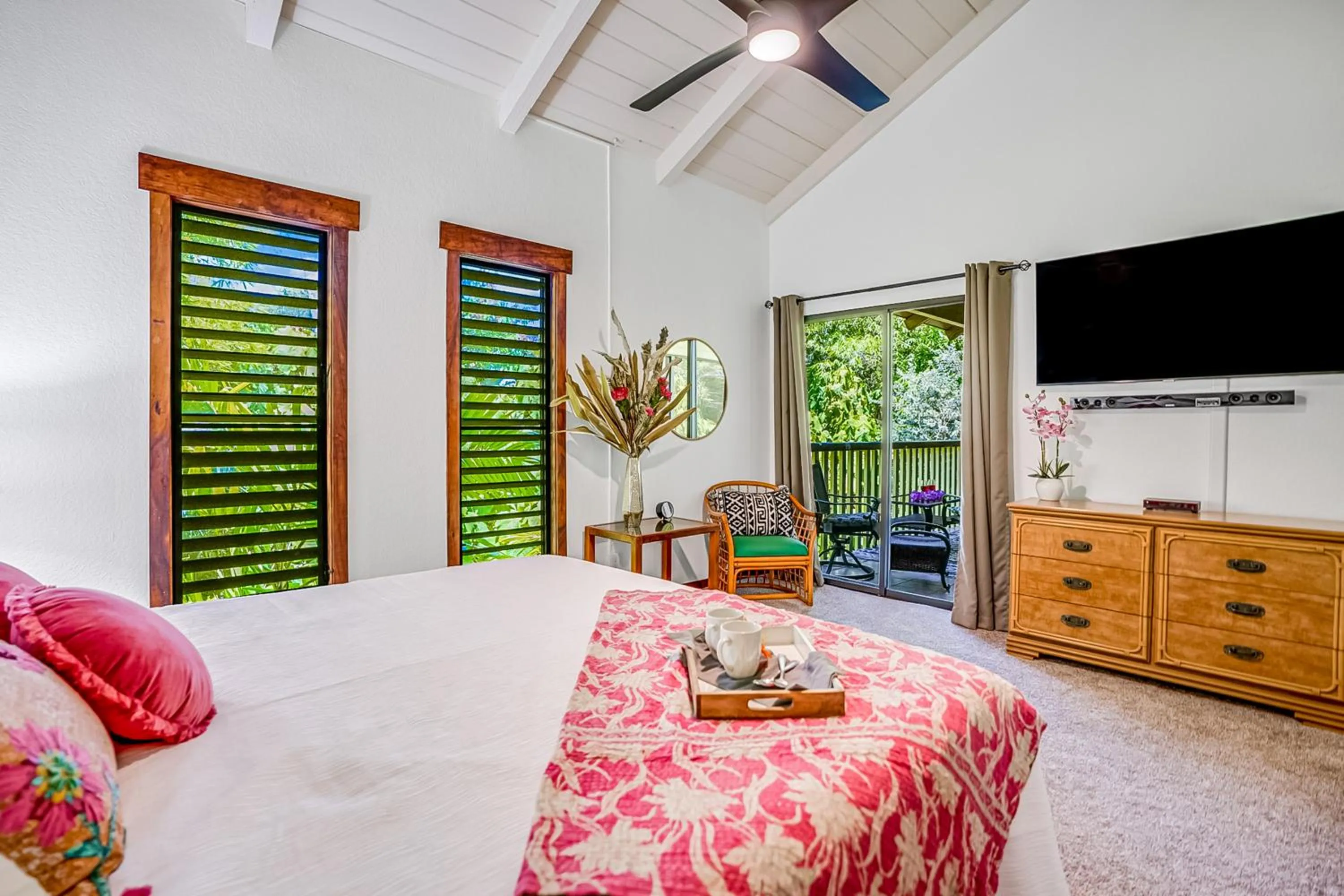 Bed in Waikomo Stream Villas 132