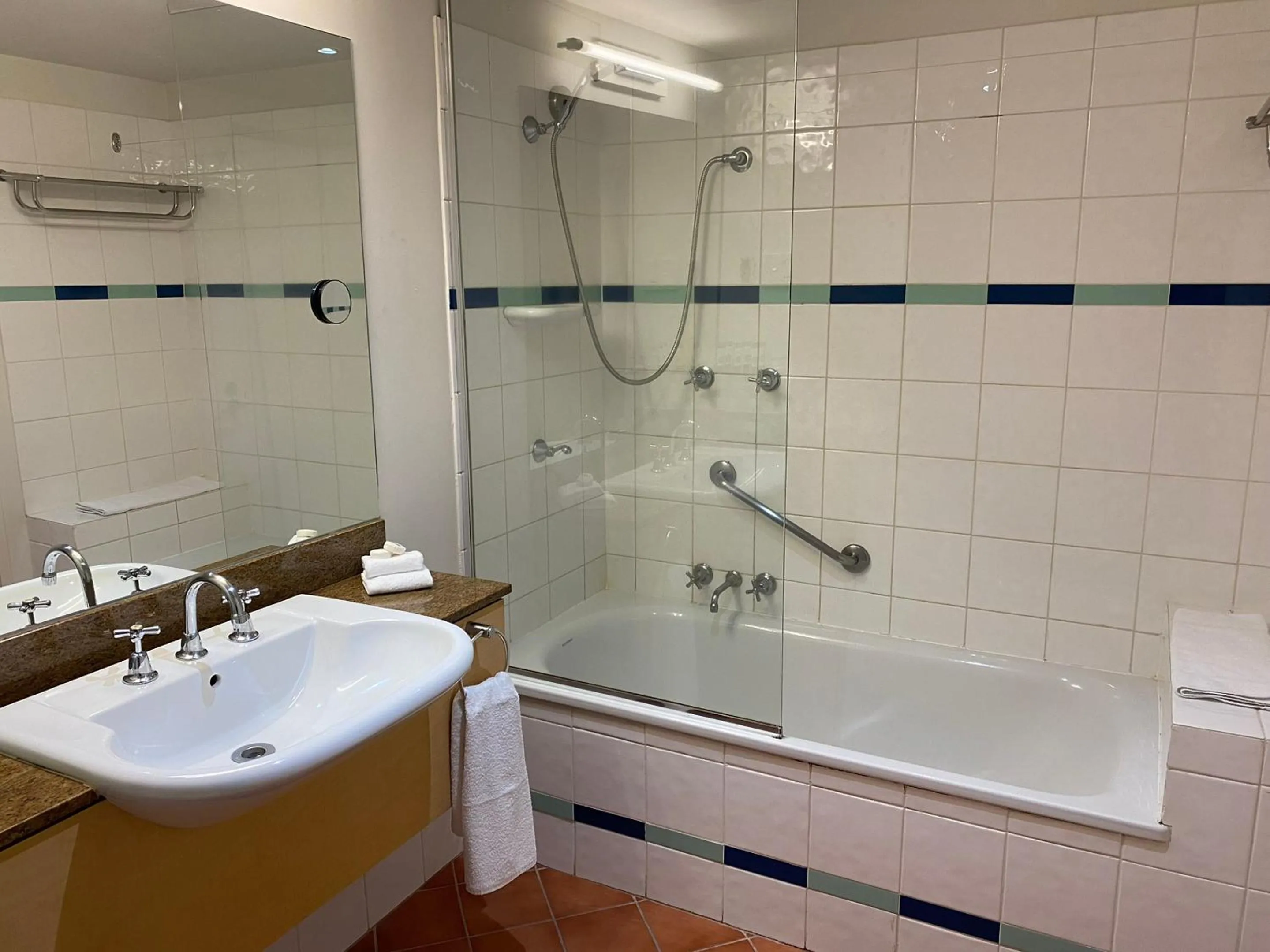 Bath in Darwin Esplanade Central Official