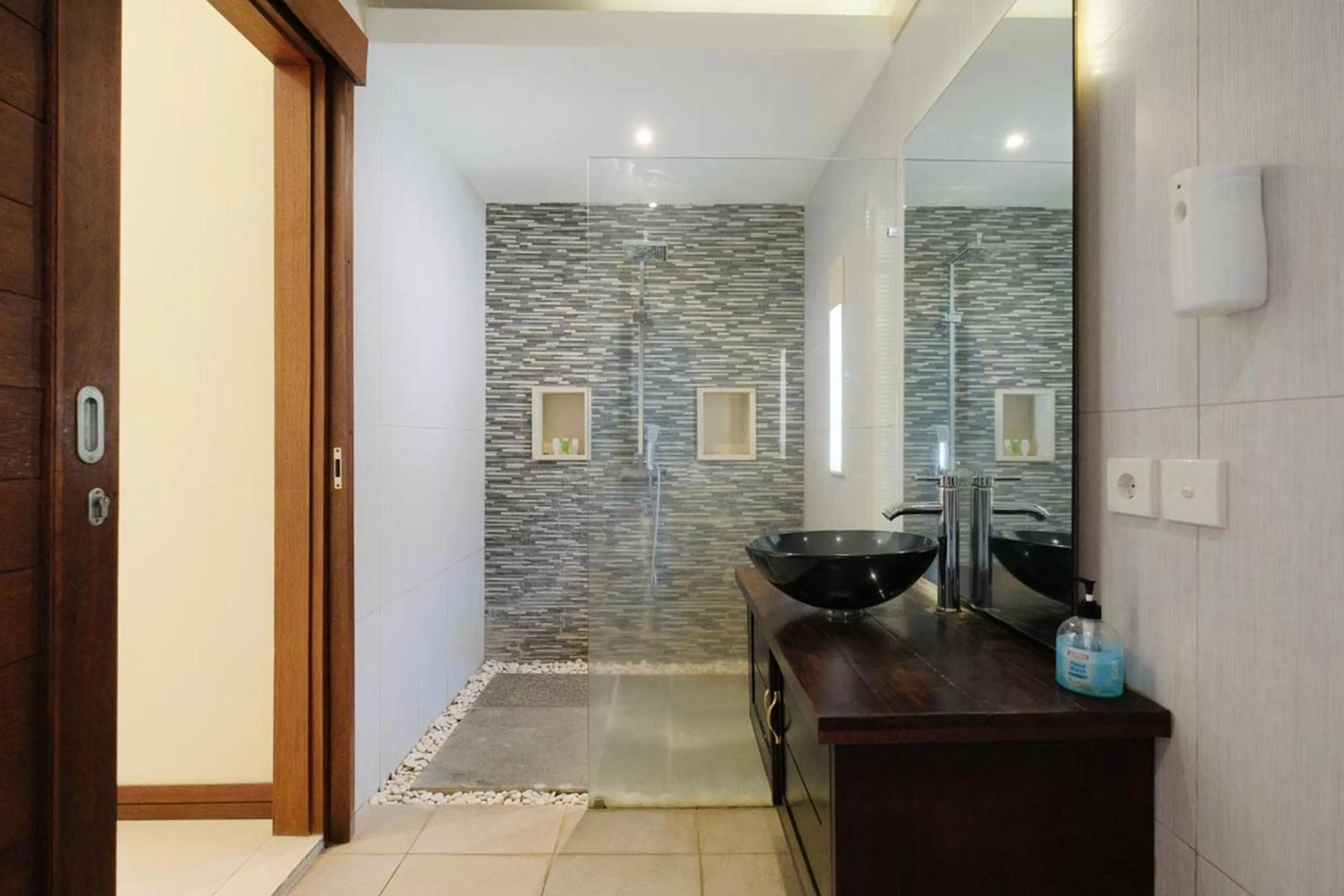 Shower in Dinar Hills Ungasan by The Lavana