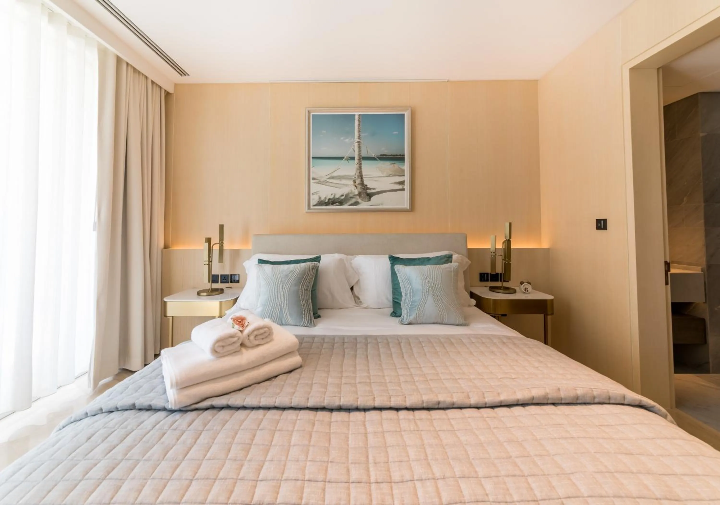 Bed in Maison Privee - Luxury Sea View Apt in FIVE Resort on The Palm