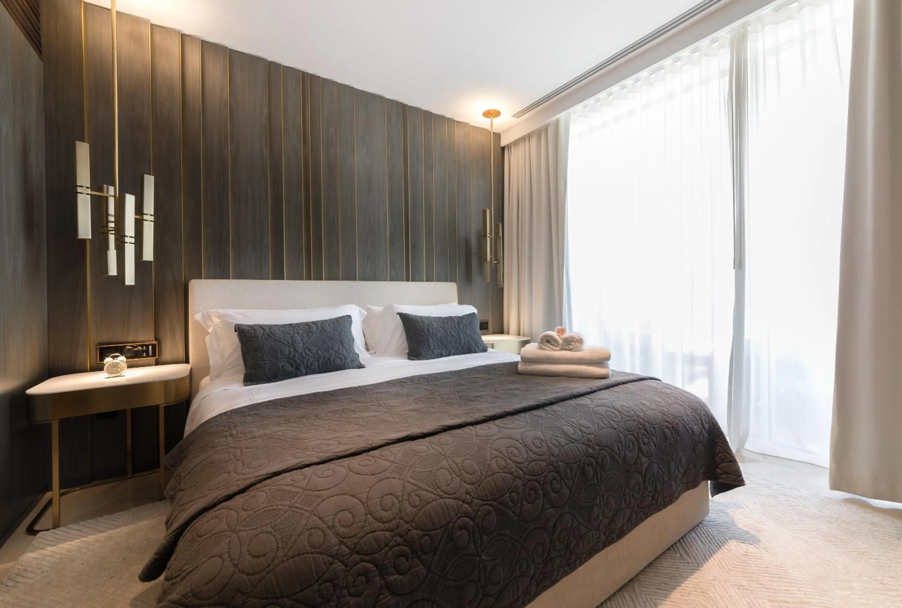 Bed in Maison Privee - Luxury Sea View Apt in FIVE Resort on The Palm